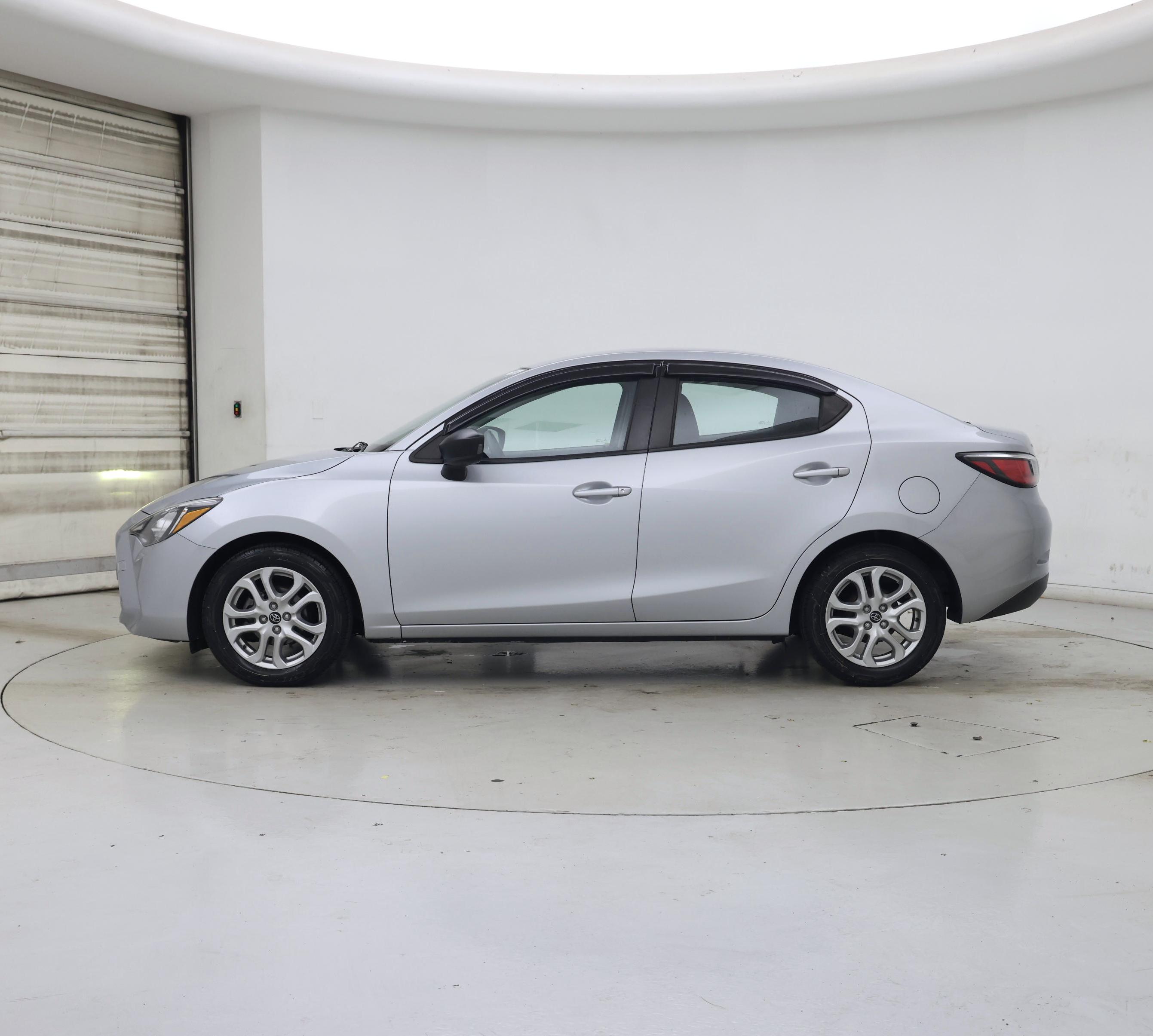 Thumbnail: 2018 Toyota Yaris iA - 3