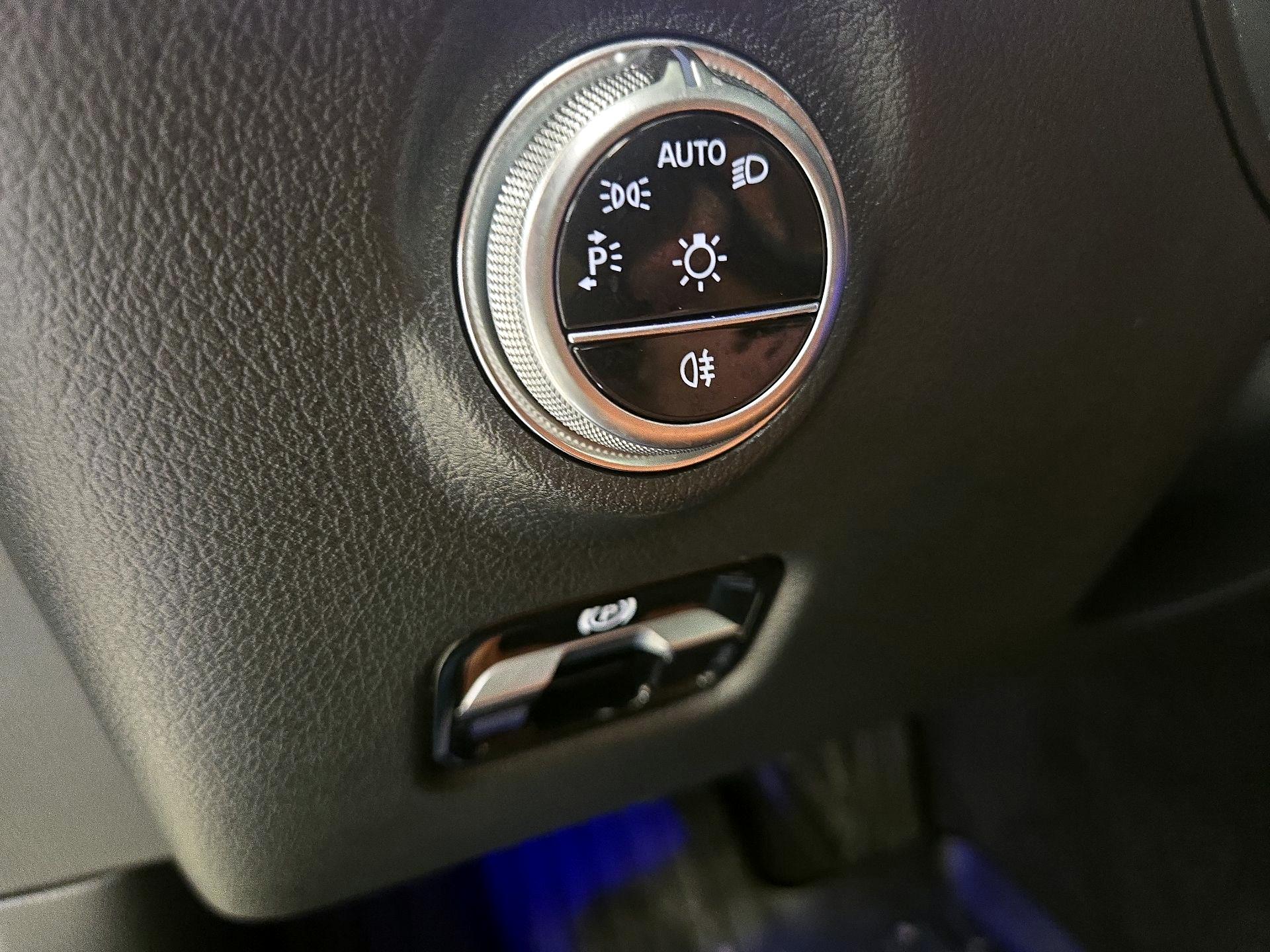 Thumbnail: 2022 Mercedes-Benz C-Class - 13