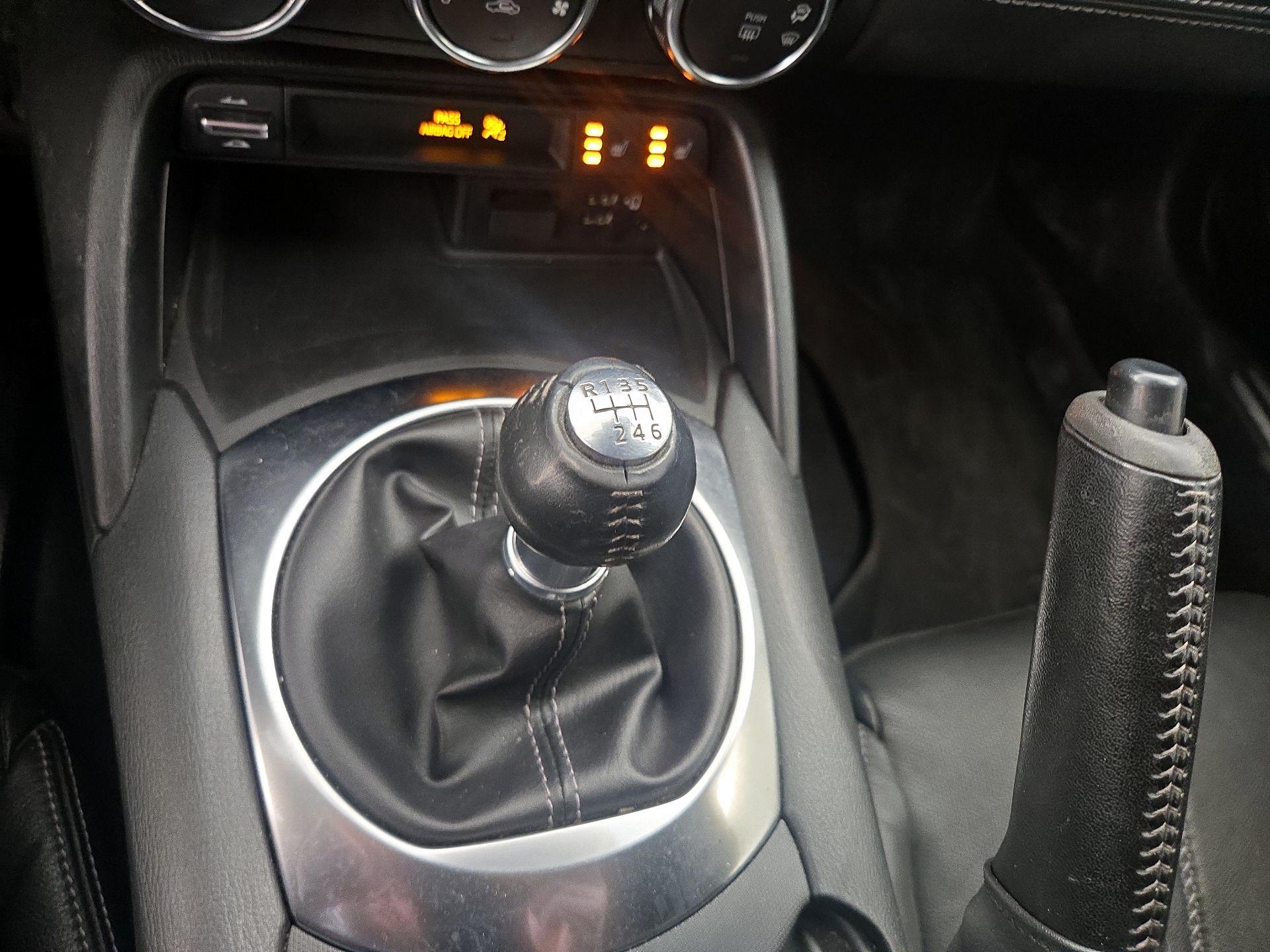 Thumbnail: 2021 Mazda MX-5 Miata - 17