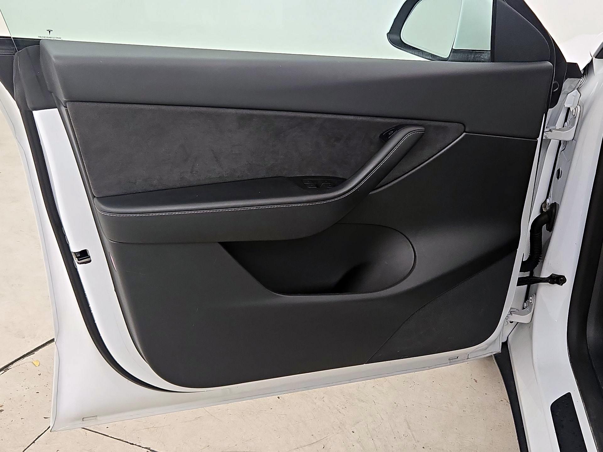 Thumbnail: 2022 Tesla Model Y - 12