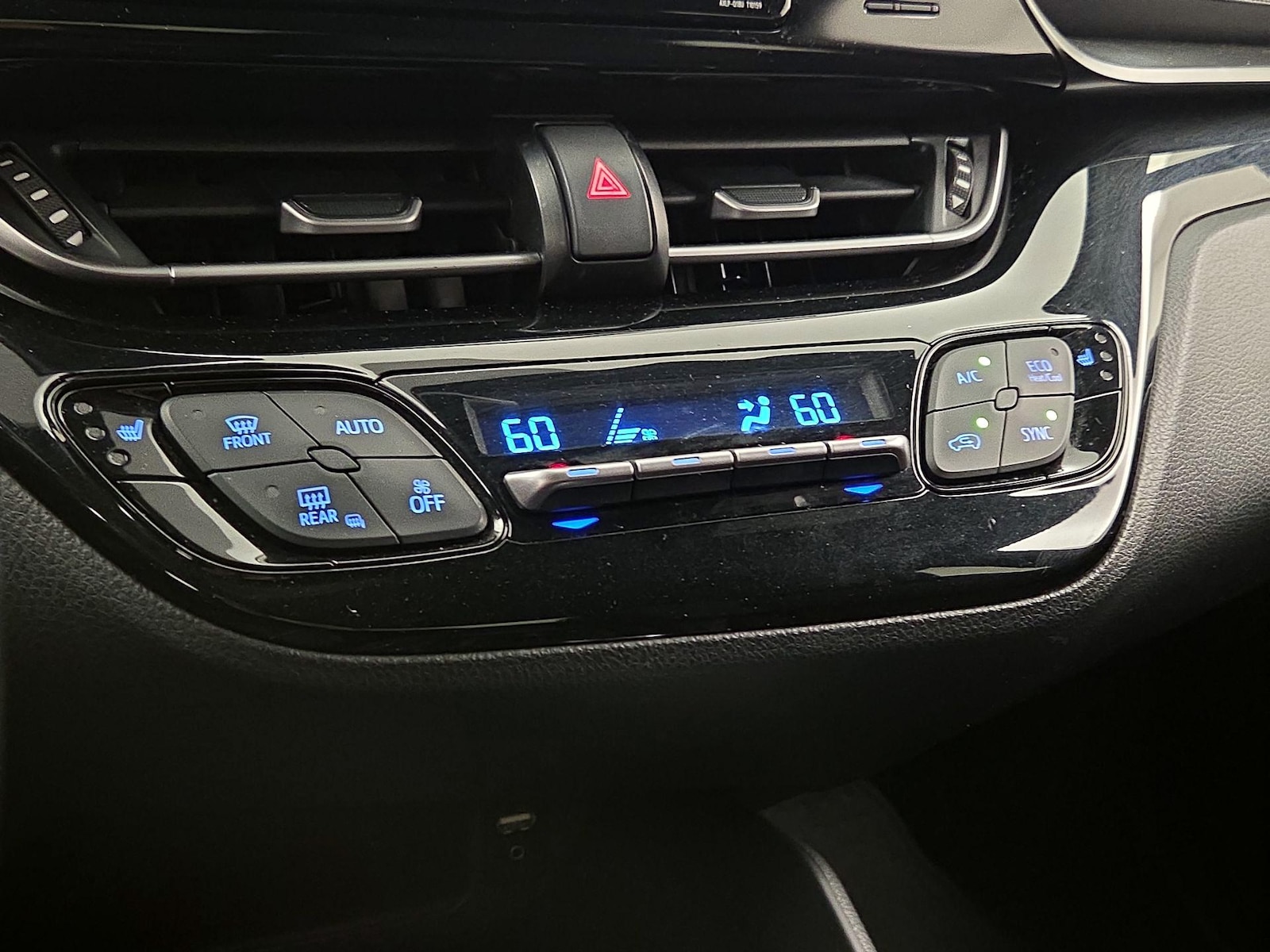 2018 Toyota C-HR XLE Premium - Photo 17