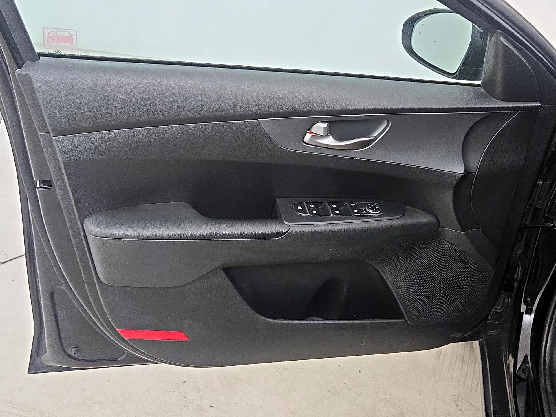 Thumbnail: 2021 Kia Forte - 12