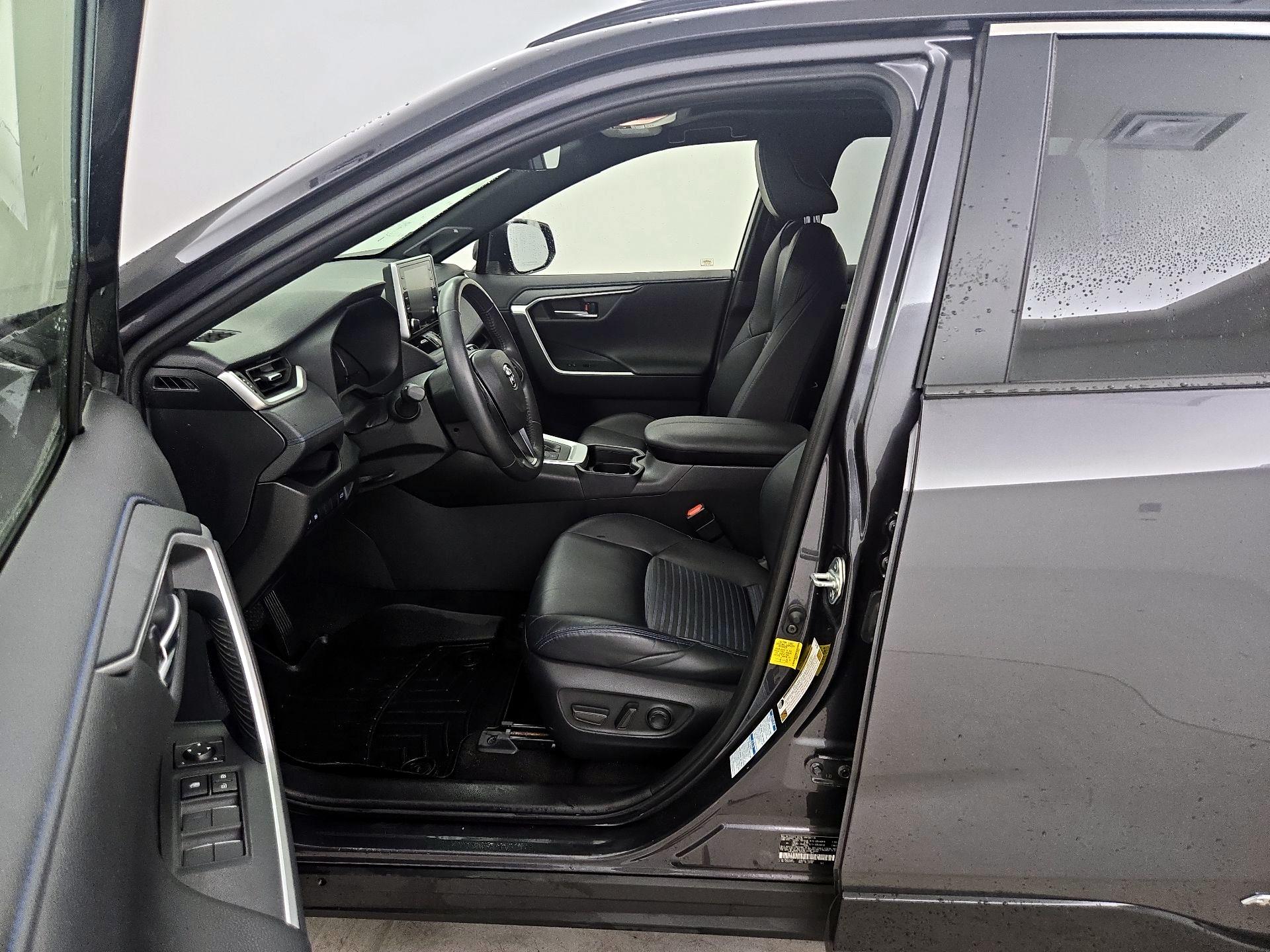 Thumbnail: 2020 Toyota RAV4 - 11