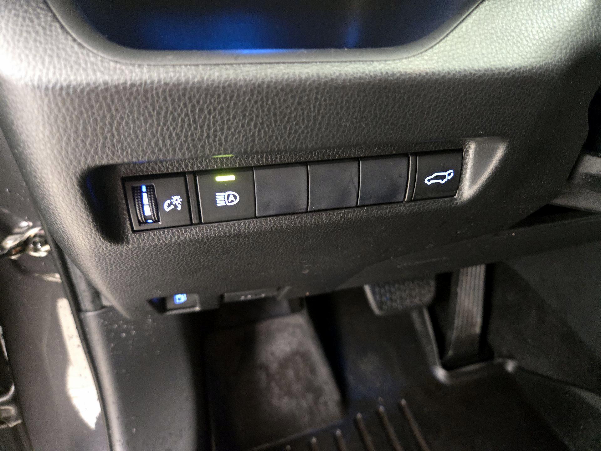 Thumbnail: 2020 Toyota RAV4 - 13