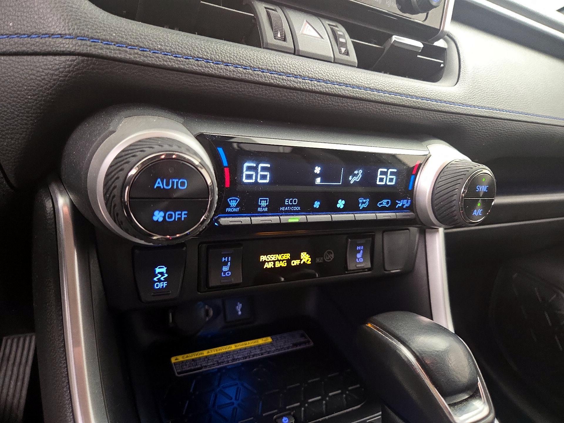 Thumbnail: 2020 Toyota RAV4 - 17