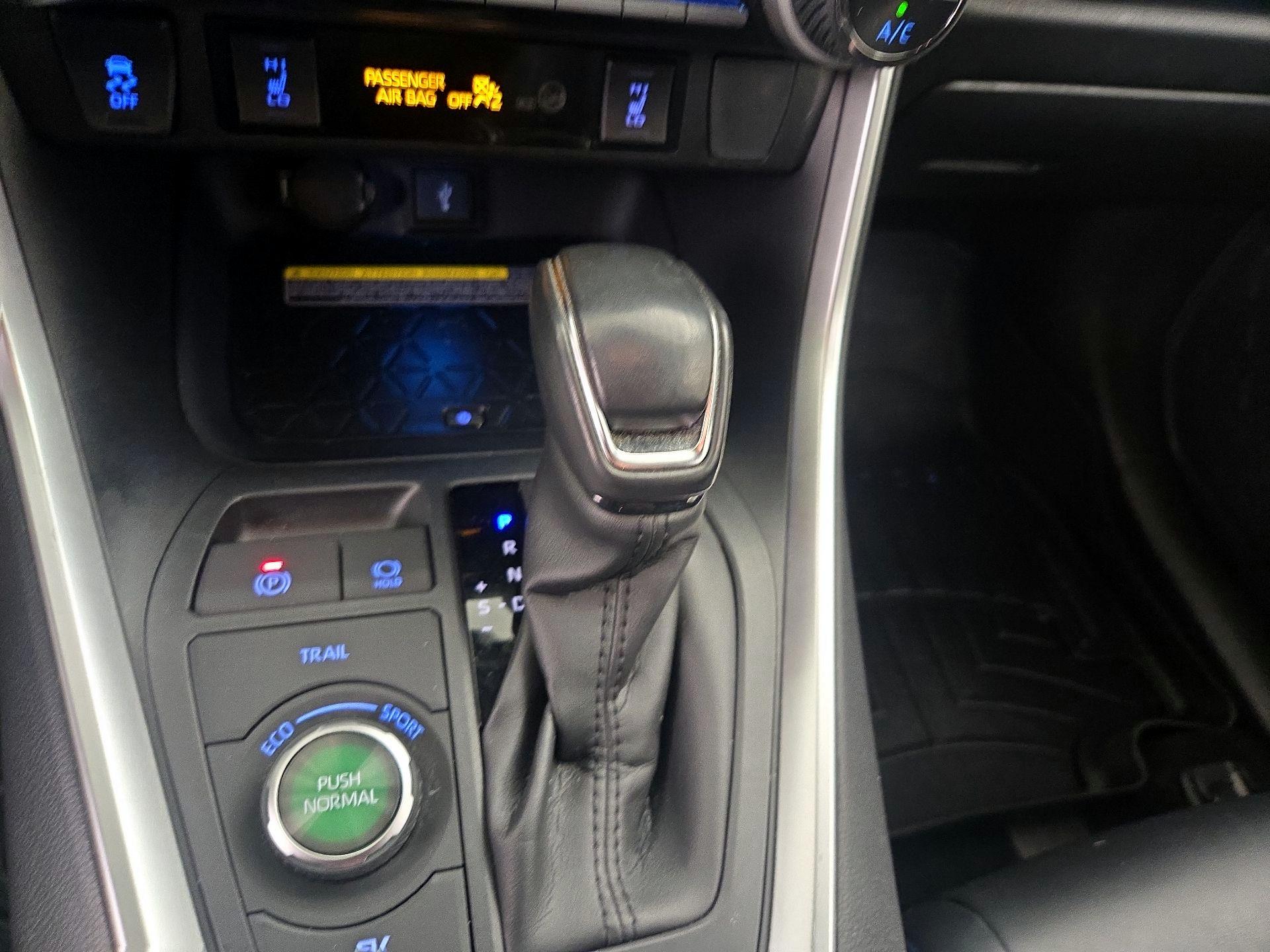 Thumbnail: 2020 Toyota RAV4 - 18