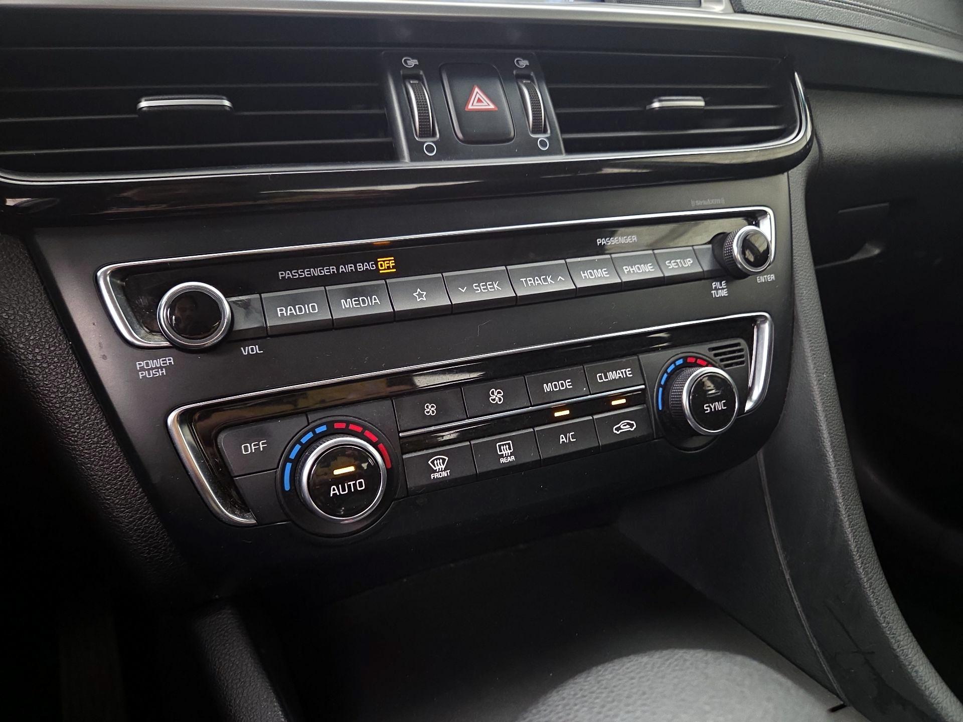 Thumbnail: 2019 Kia Optima - 16