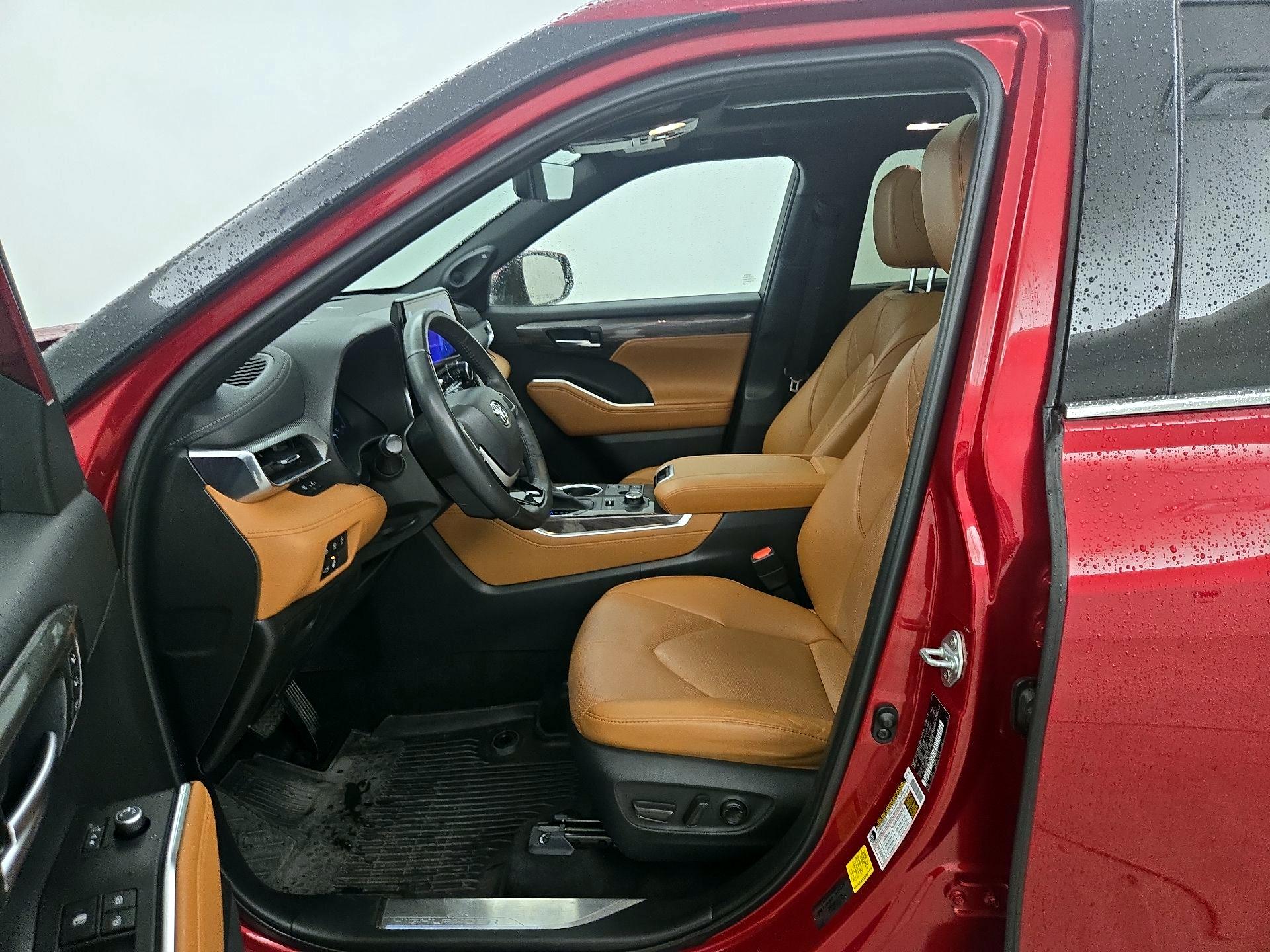 Thumbnail: 2023 Toyota Highlander - 11