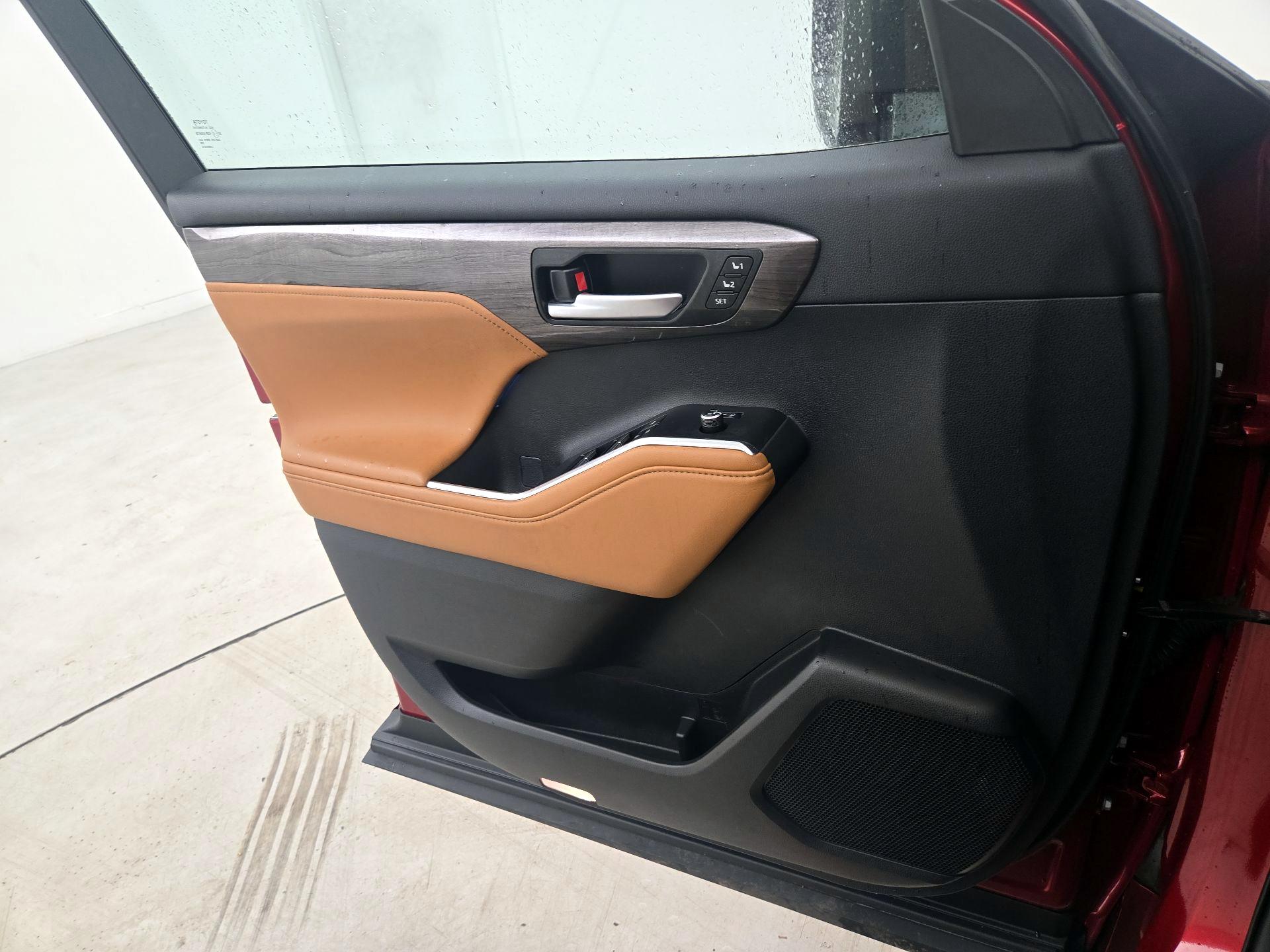 Thumbnail: 2023 Toyota Highlander - 12