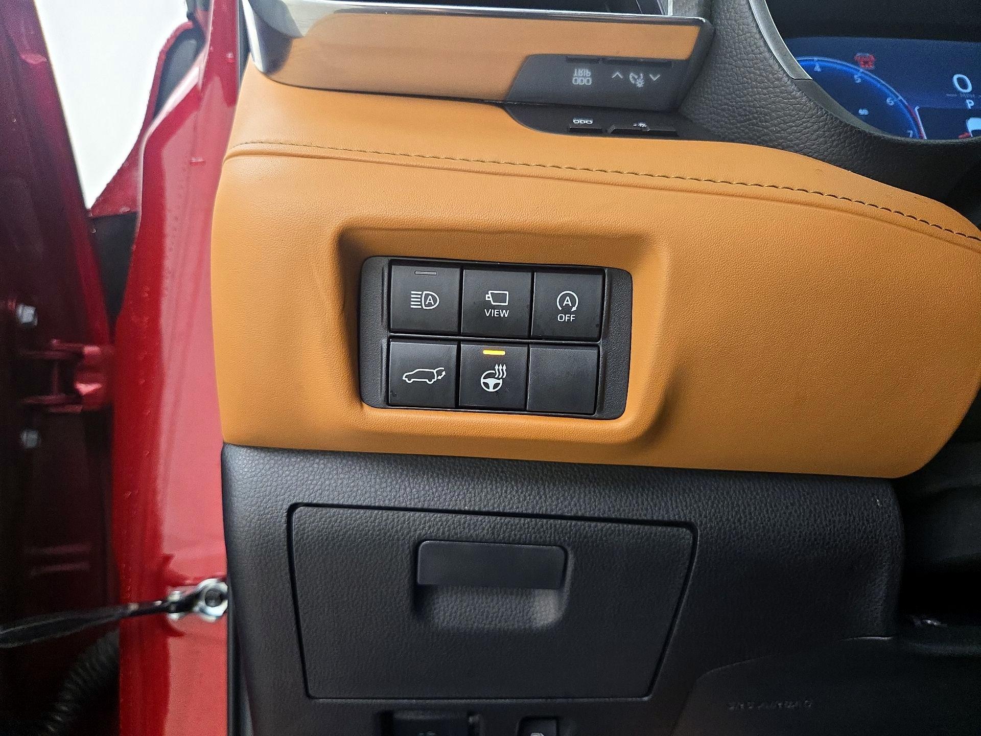 Thumbnail: 2023 Toyota Highlander - 13