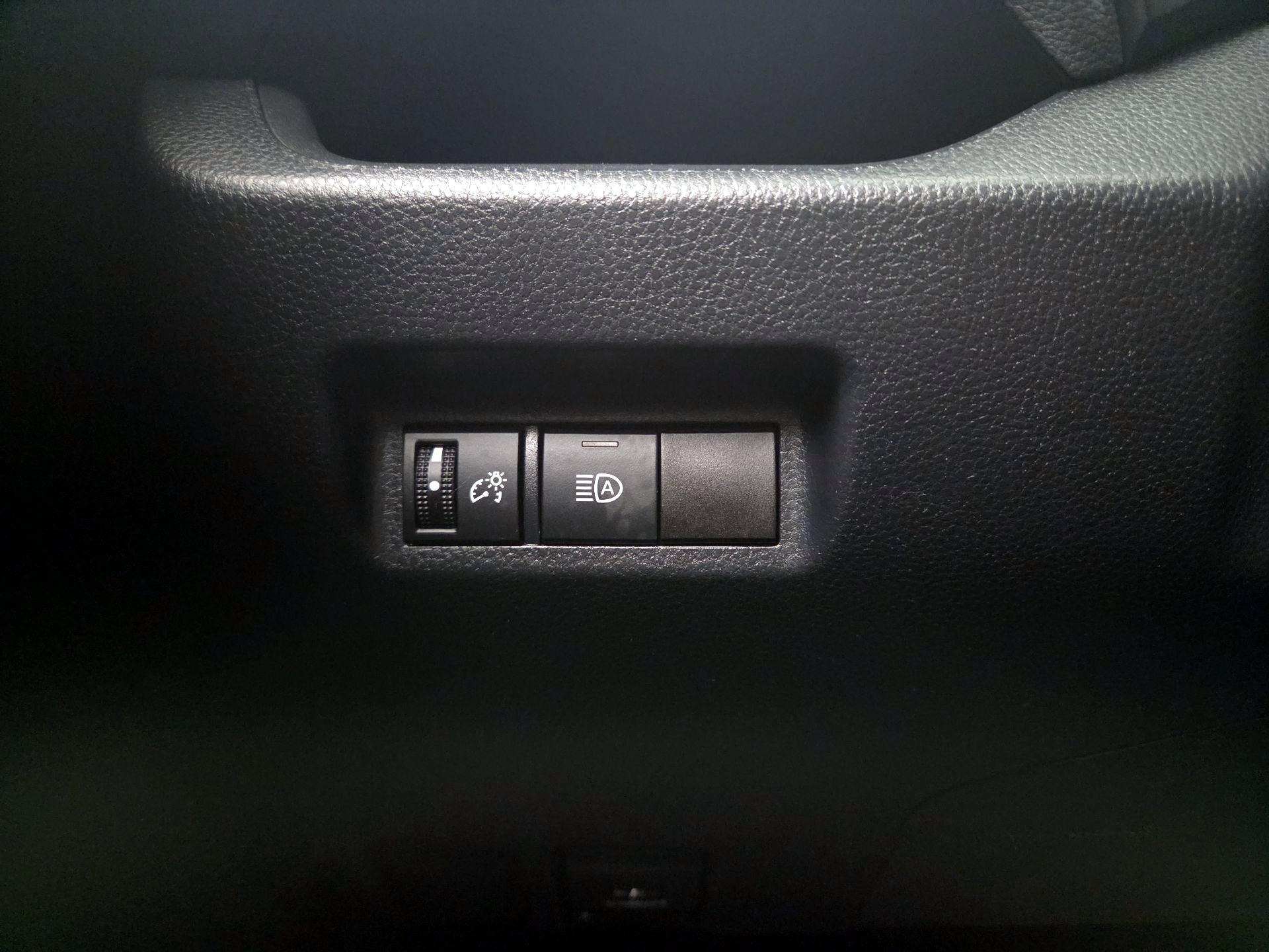 Thumbnail: 2019 Toyota RAV4 - 13