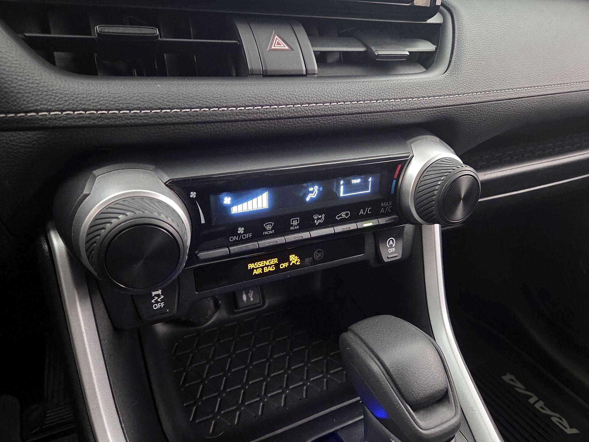 Thumbnail: 2019 Toyota RAV4 - 16