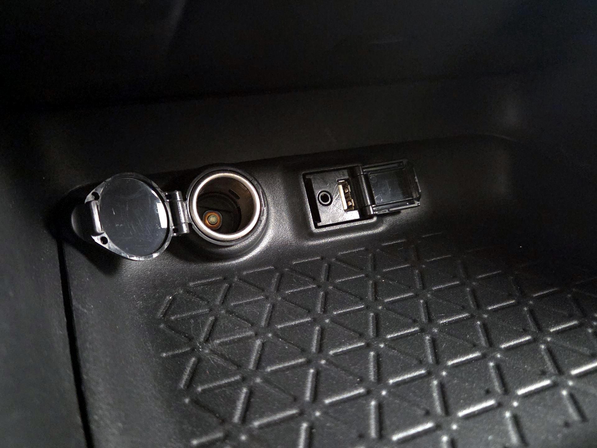 Thumbnail: 2019 Toyota RAV4 - 18