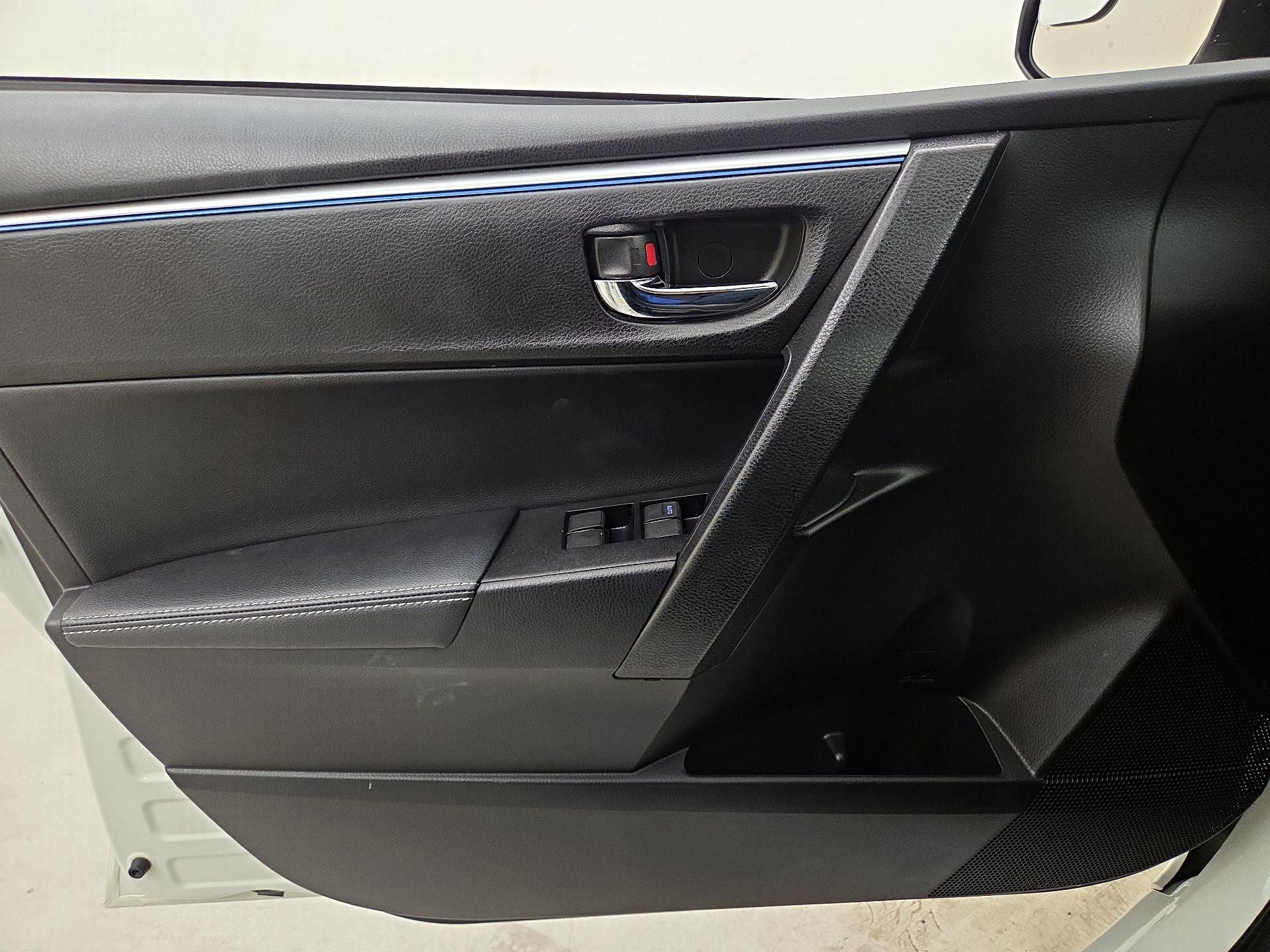 Thumbnail: 2016 Toyota Corolla - 12