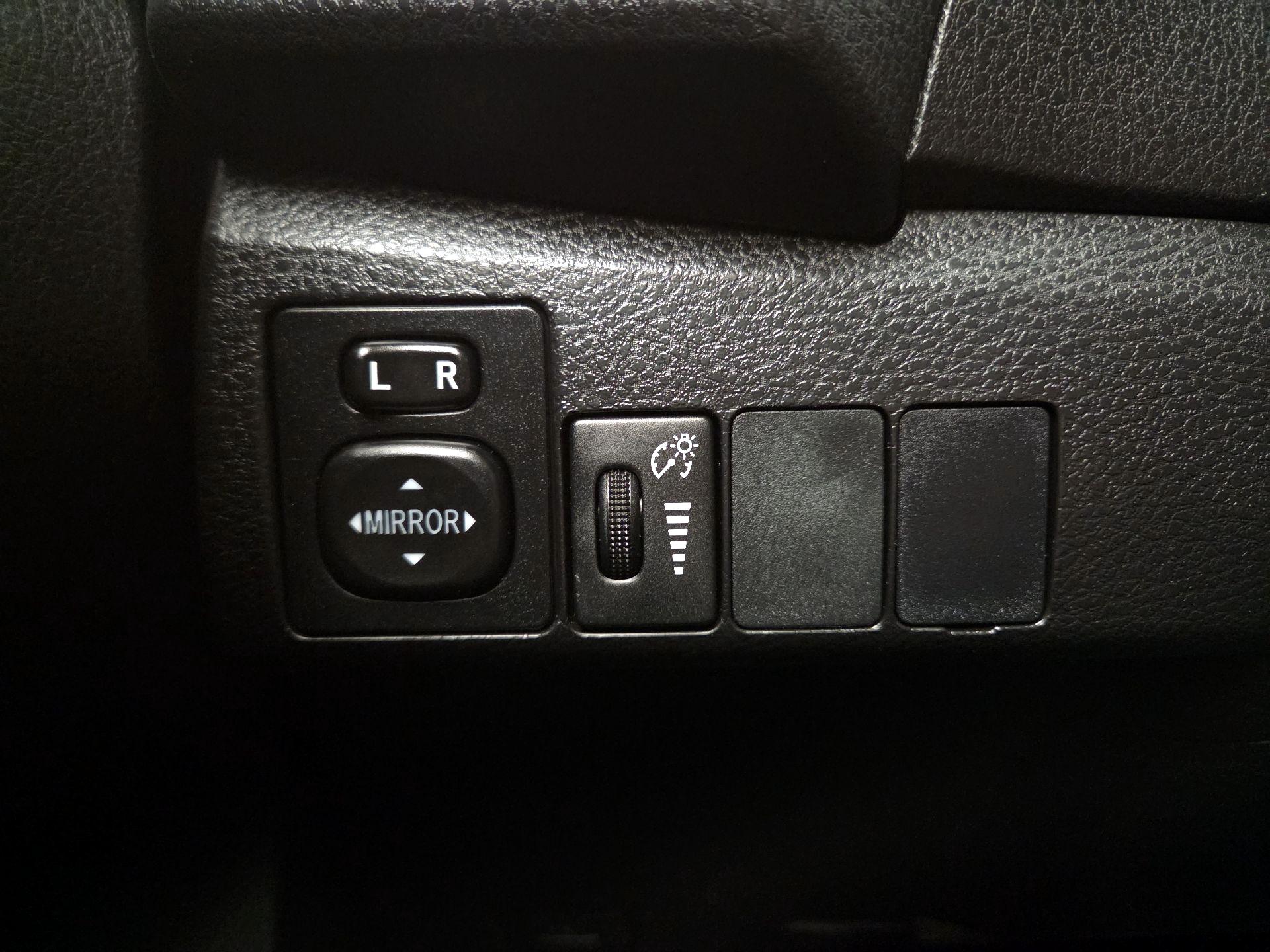 Thumbnail: 2016 Toyota Corolla - 13