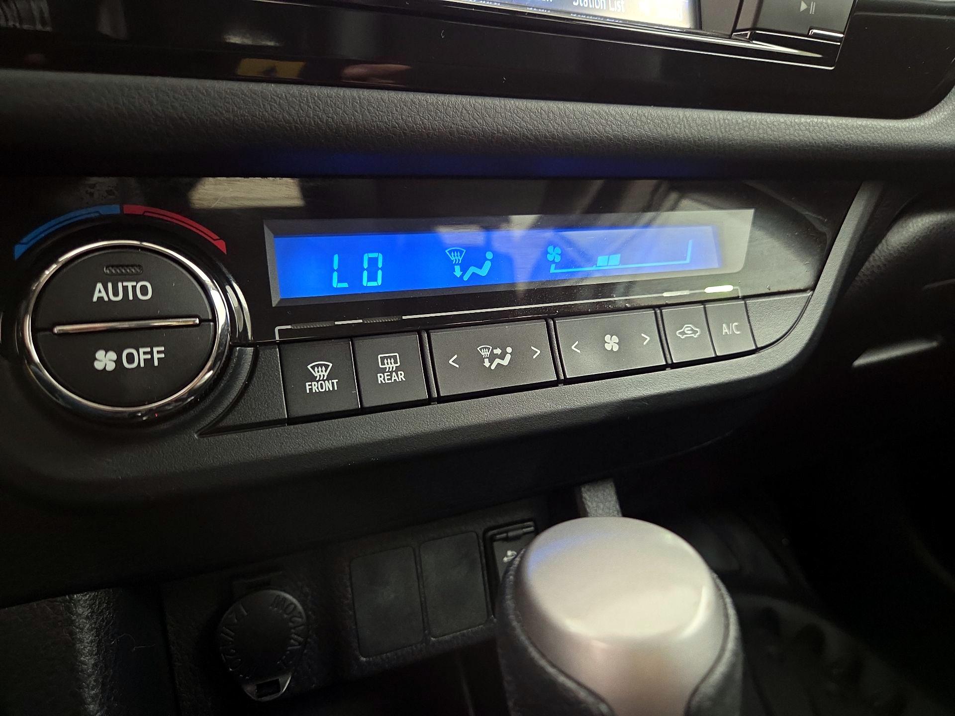 Thumbnail: 2016 Toyota Corolla - 16