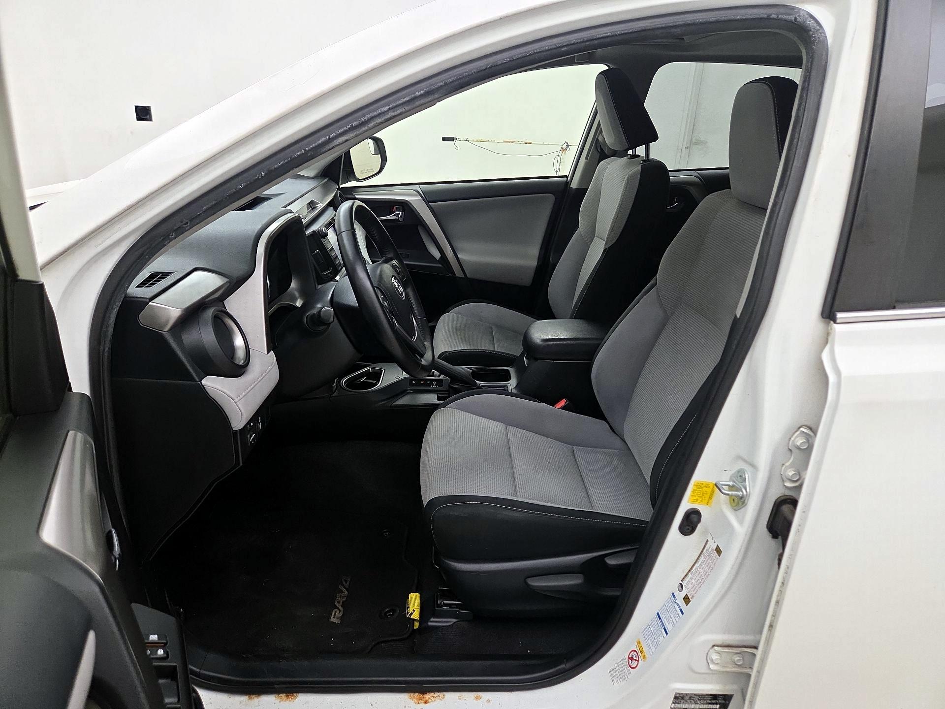 Thumbnail: 2016 Toyota RAV4 - 11