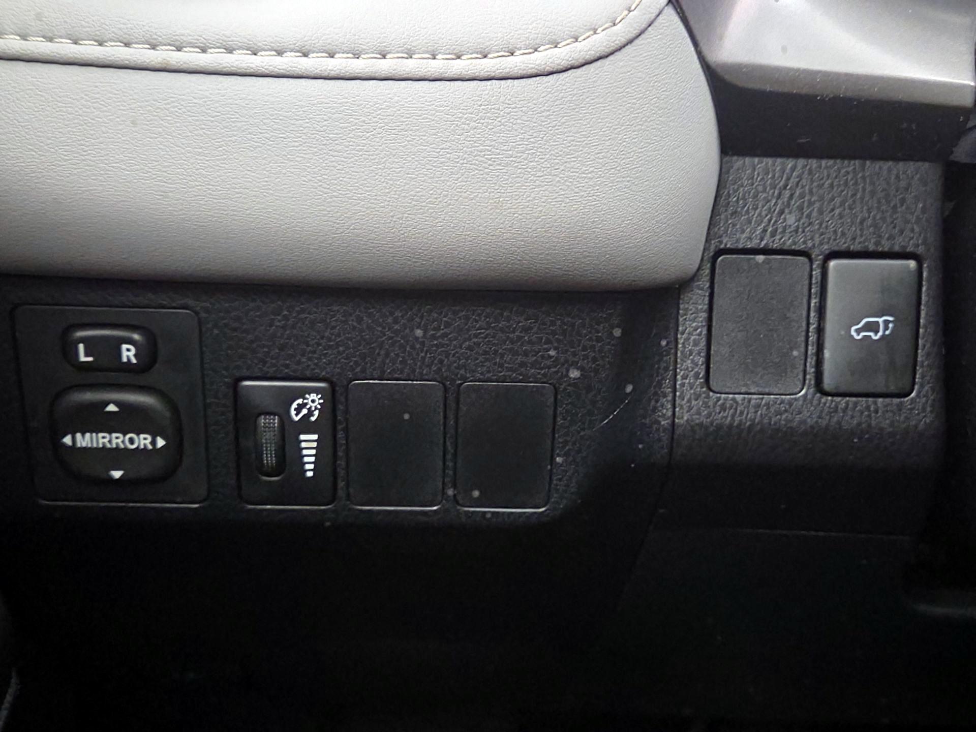 Thumbnail: 2016 Toyota RAV4 - 13