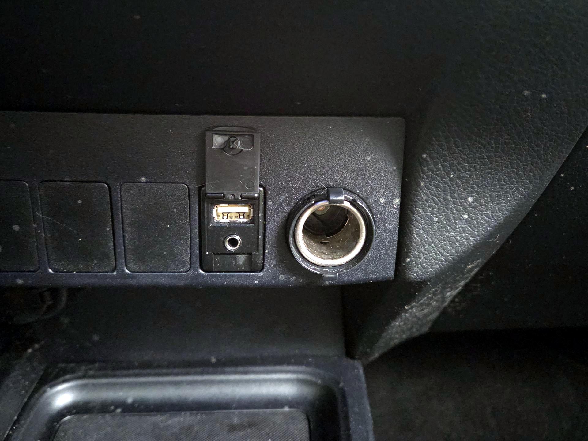 Thumbnail: 2016 Toyota RAV4 - 18