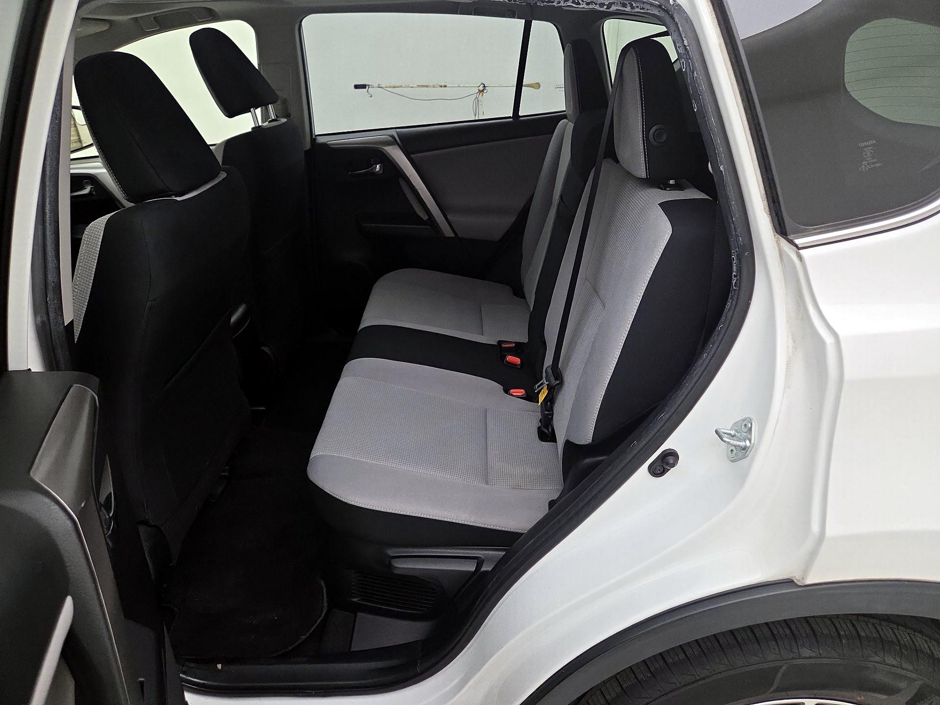 Thumbnail: 2016 Toyota RAV4 - 20