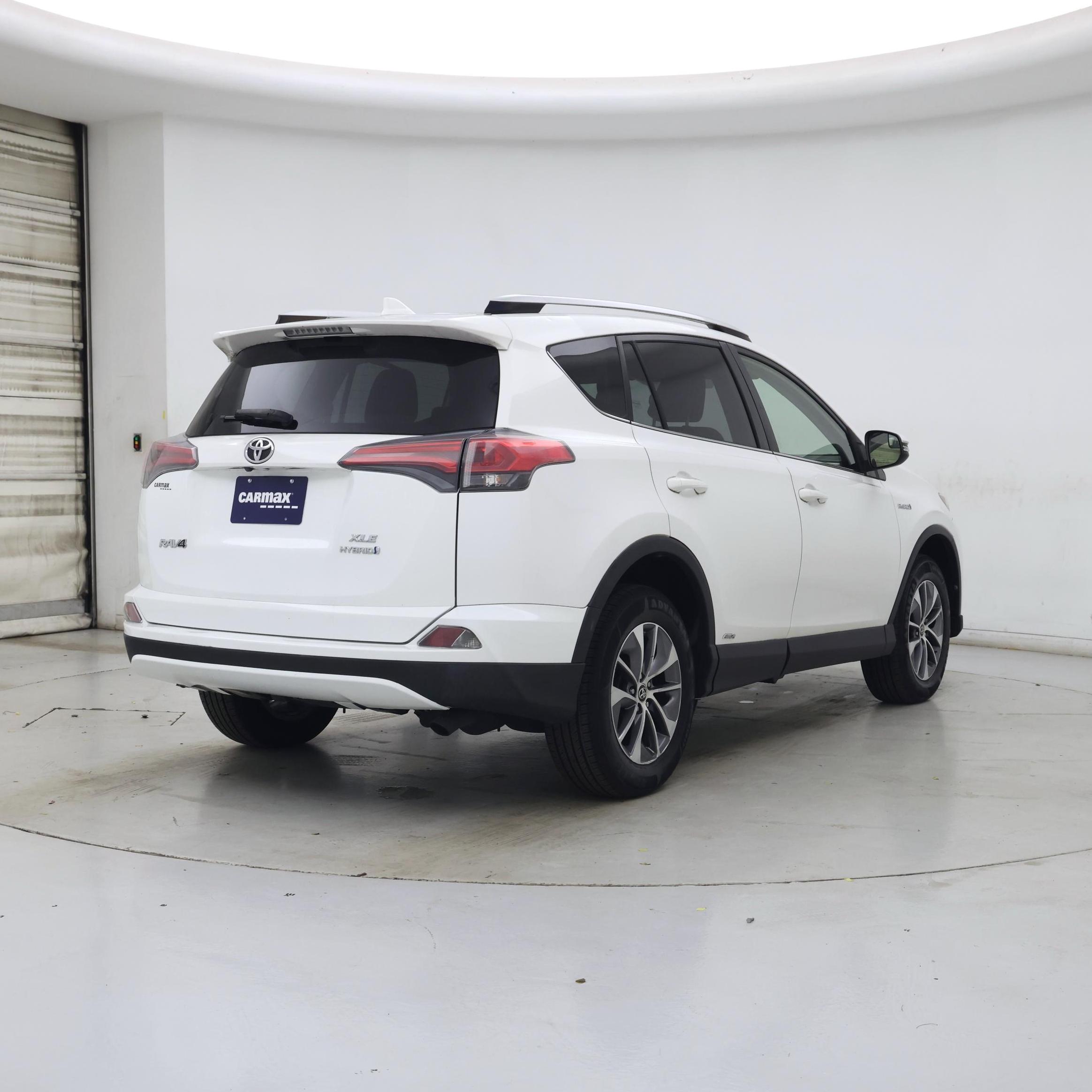 Thumbnail: 2016 Toyota RAV4 - 8