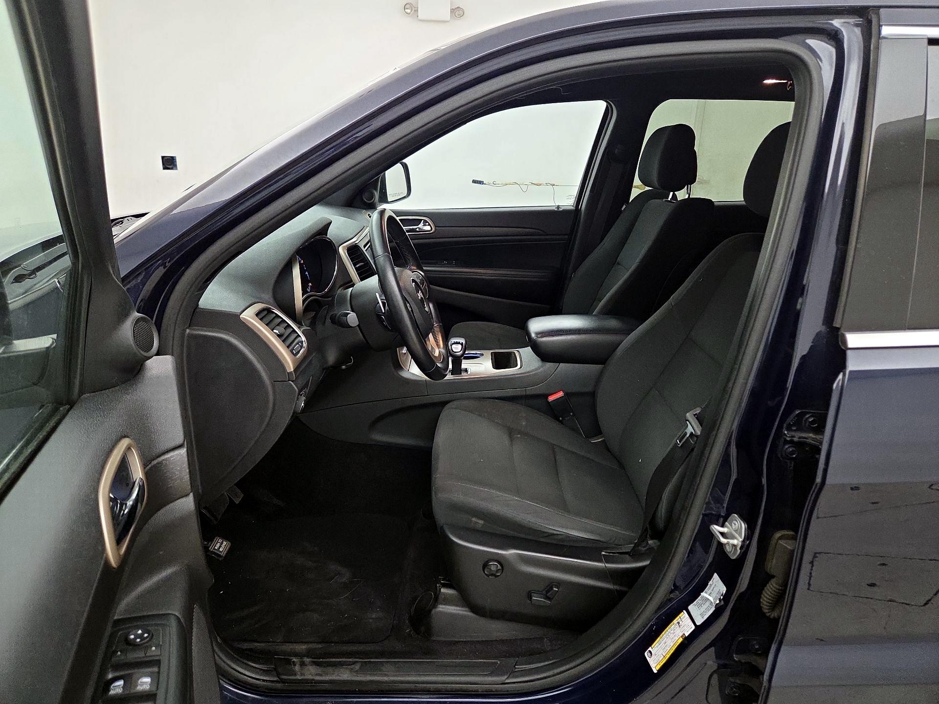 Thumbnail: 2015 Jeep Grand Cherokee - 11