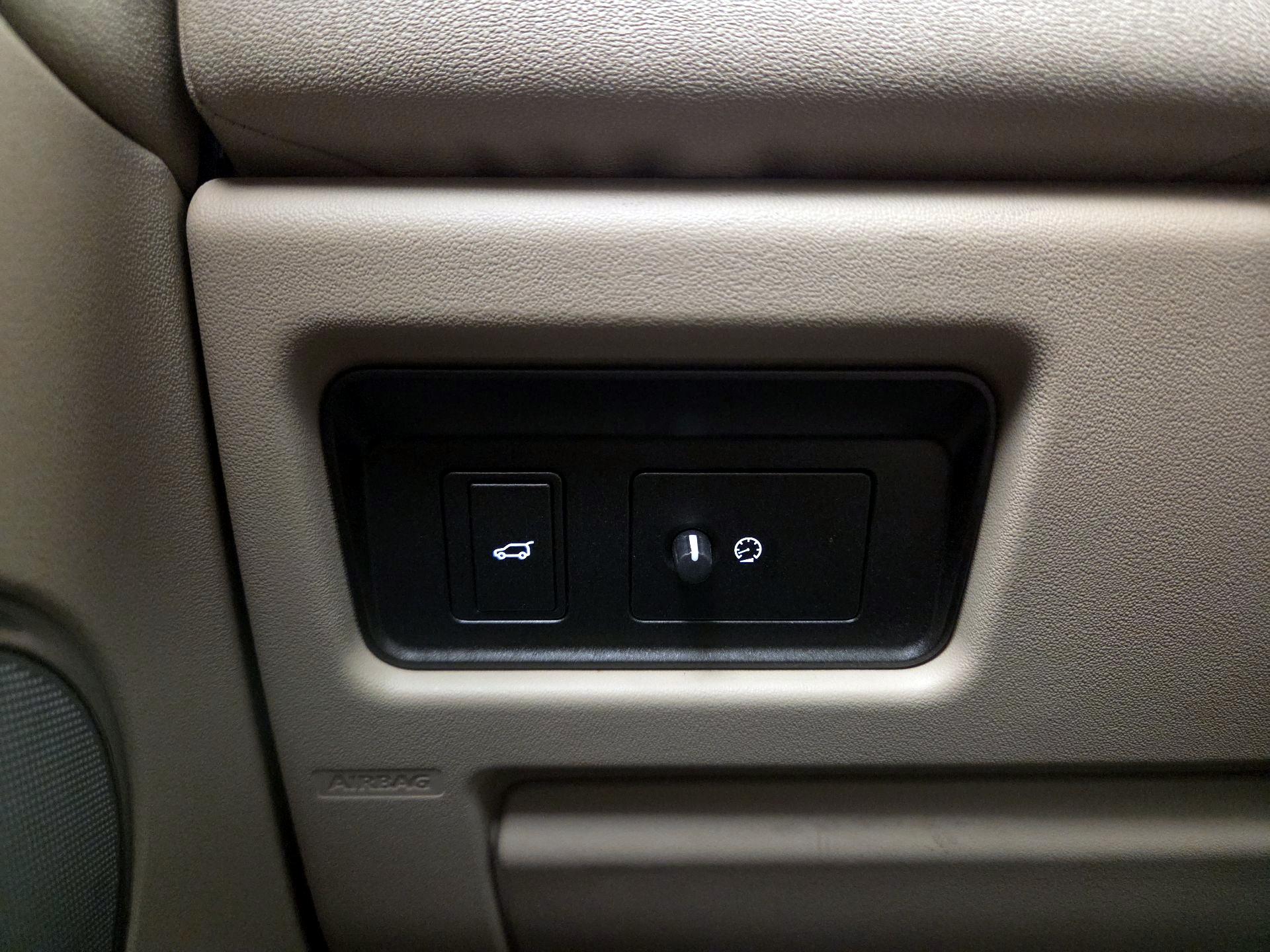 Thumbnail: 2019 Land Rover Range Rover Evoque - 13