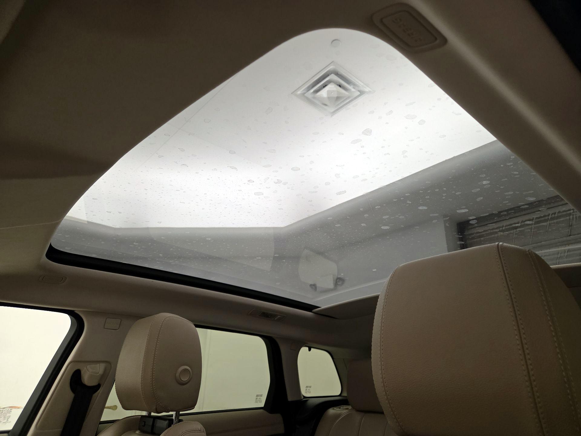 Thumbnail: 2019 Land Rover Range Rover Evoque - 19