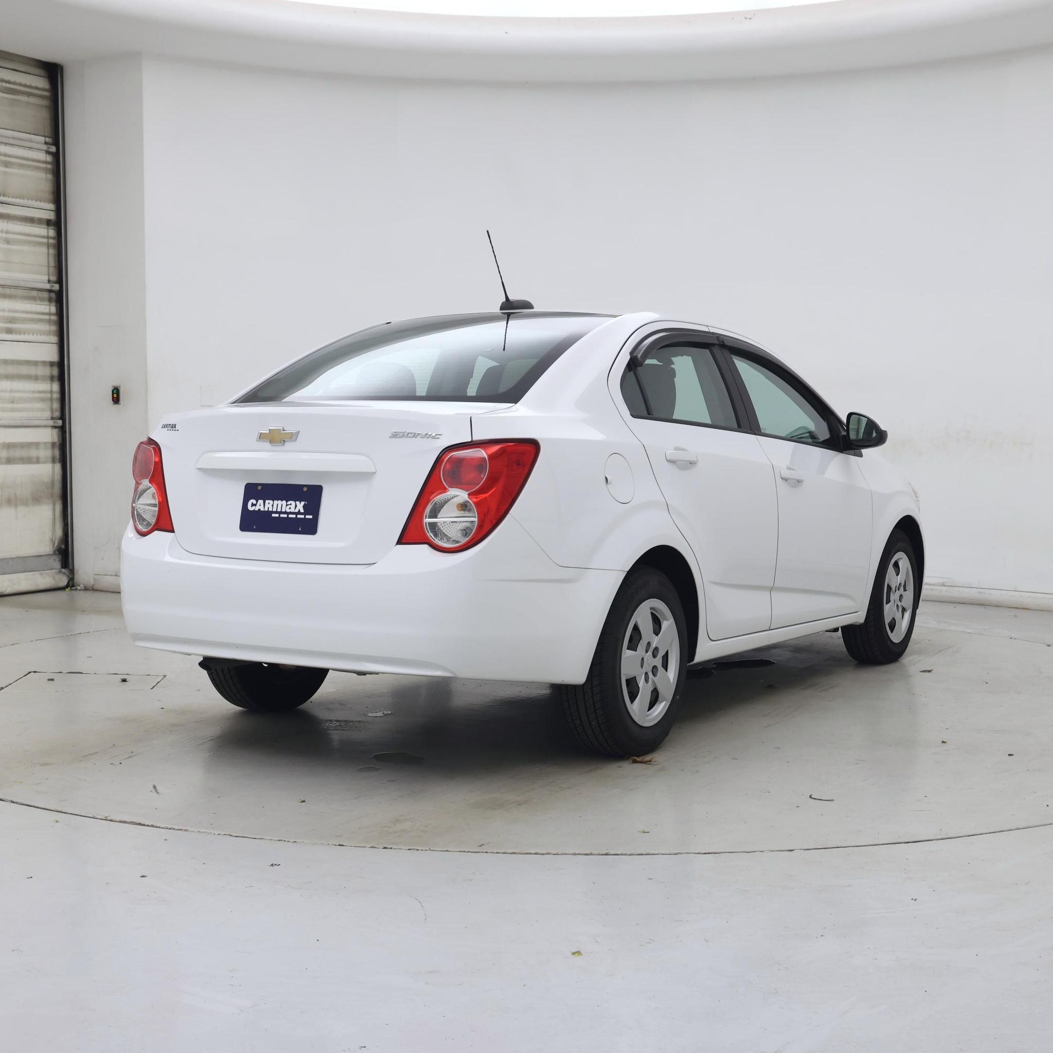 Thumbnail: 2016 Chevrolet Sonic - 8