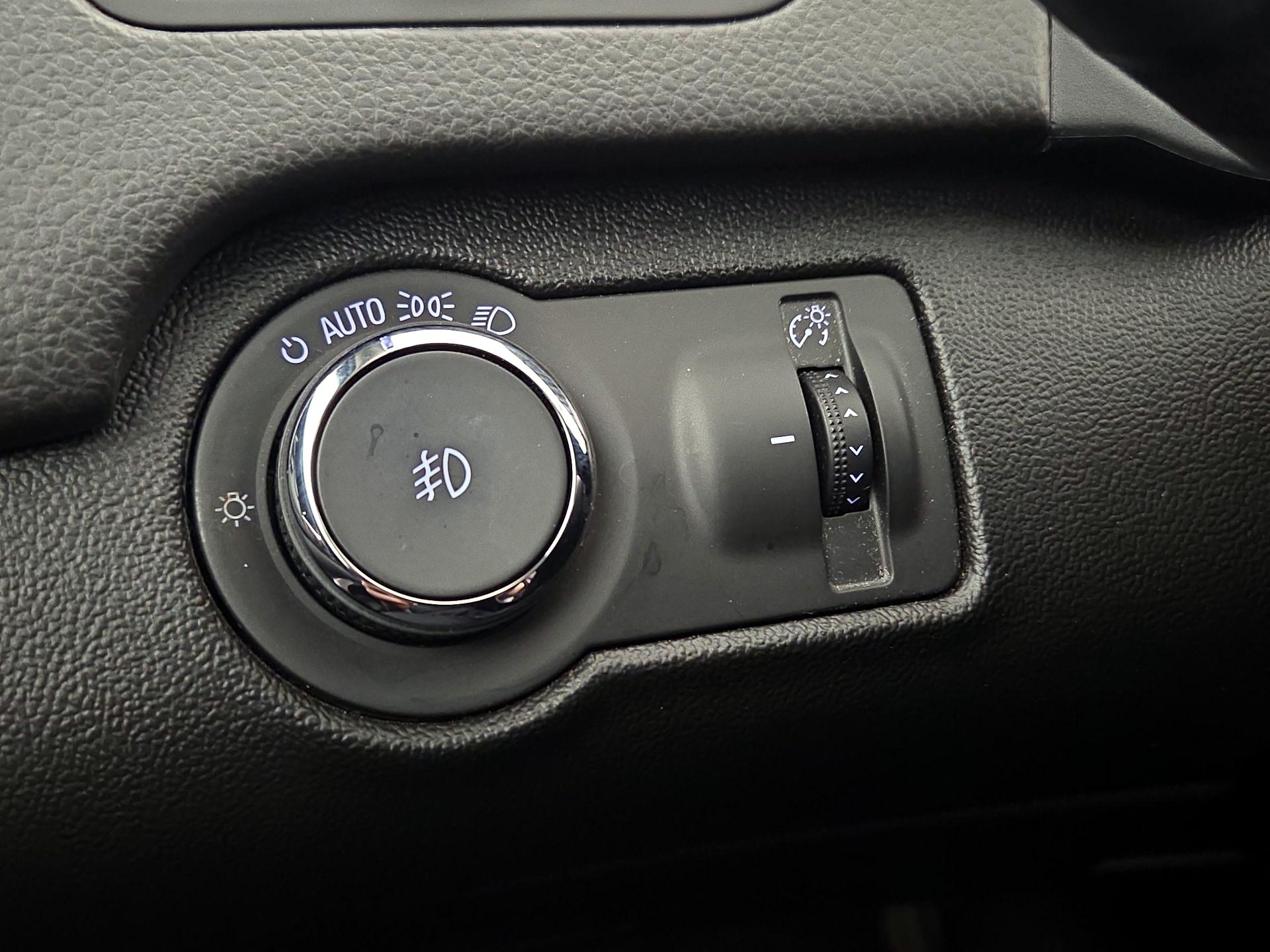 Thumbnail: 2015 Buick Regal - 13