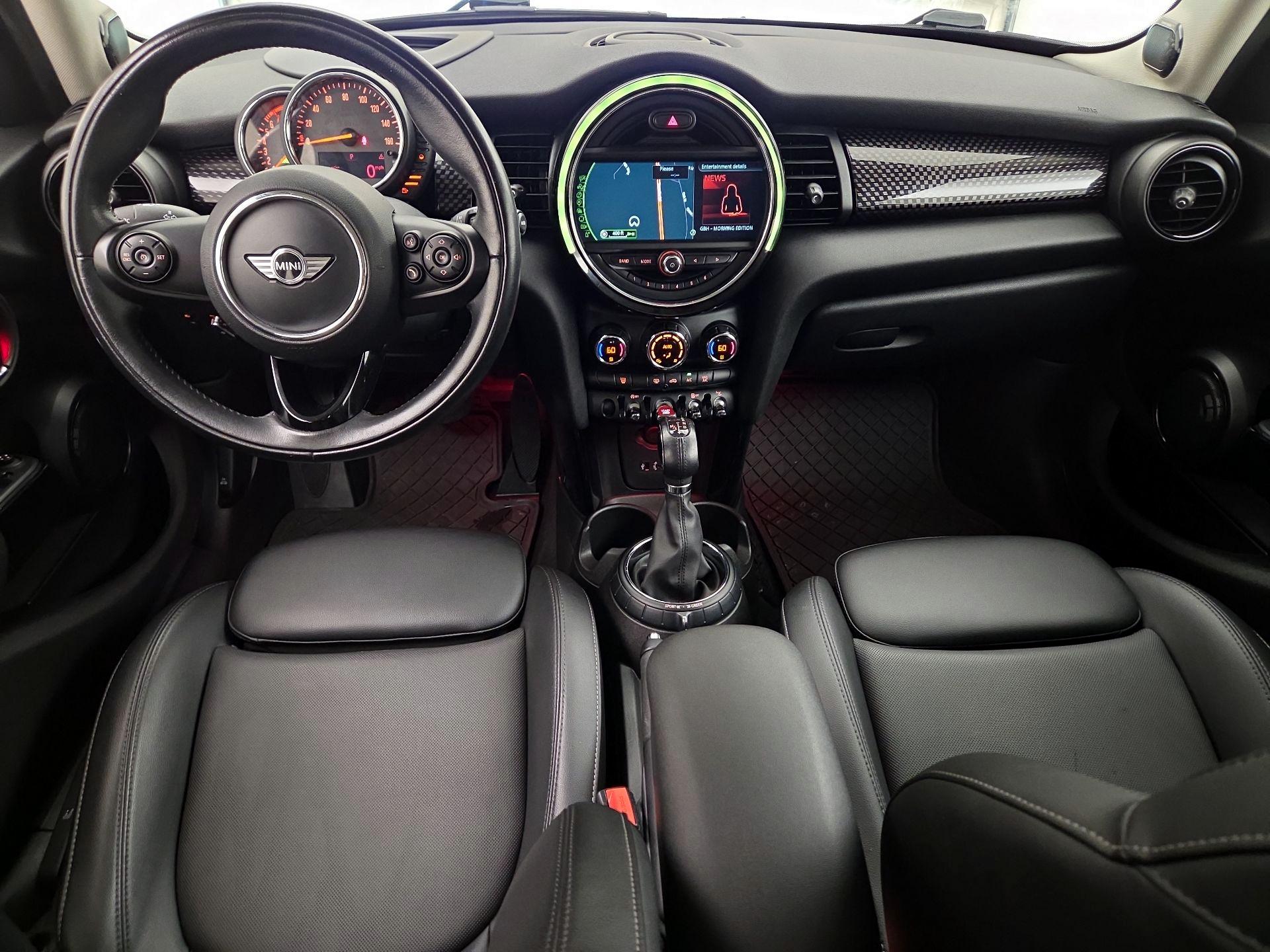 Thumbnail: 2017 MINI Cooper Hardtop - 9