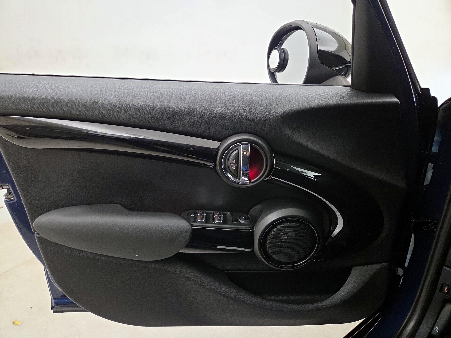 Thumbnail: 2017 MINI Cooper Hardtop - 12