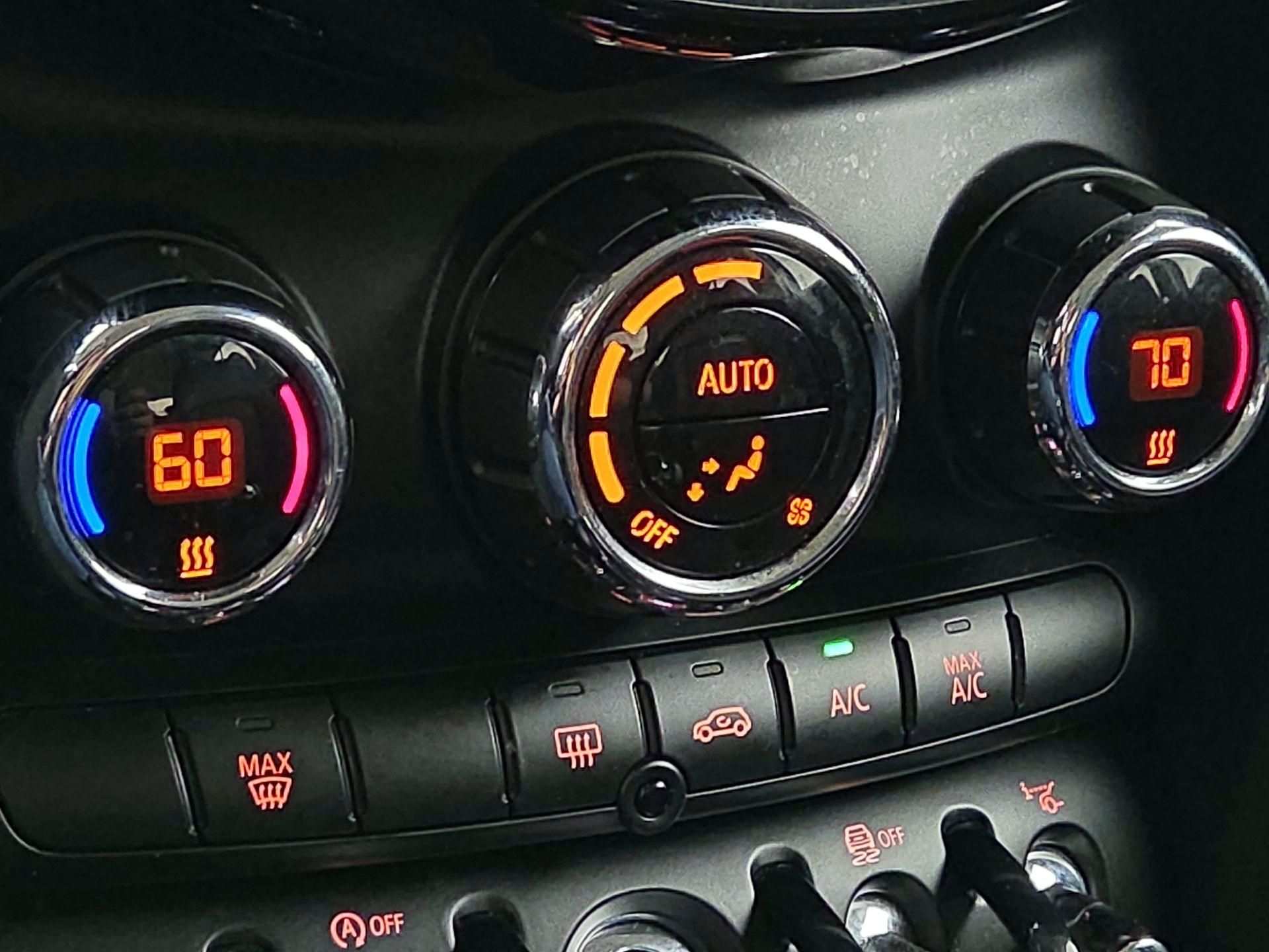 Thumbnail: 2017 MINI Cooper Hardtop - 17