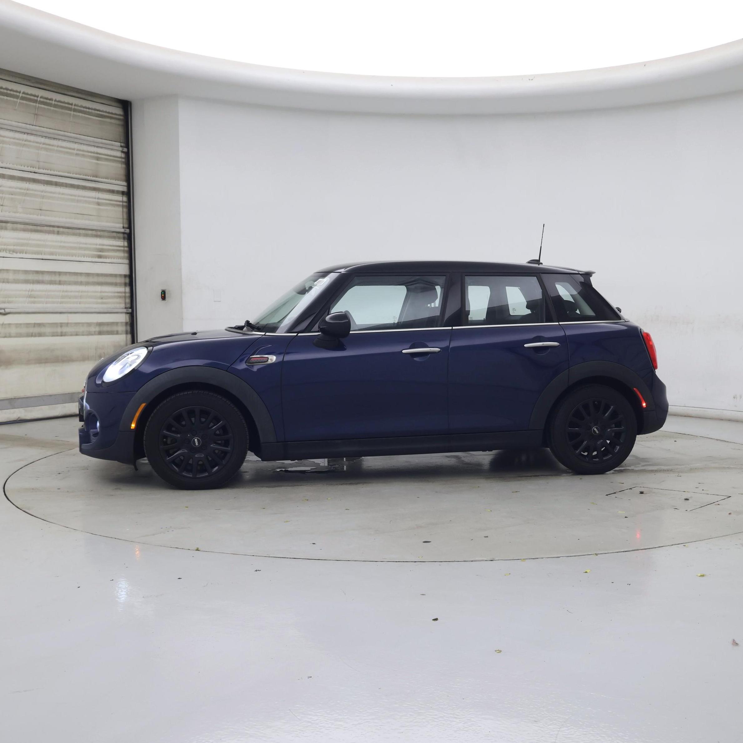 Thumbnail: 2017 MINI Cooper Hardtop - 3