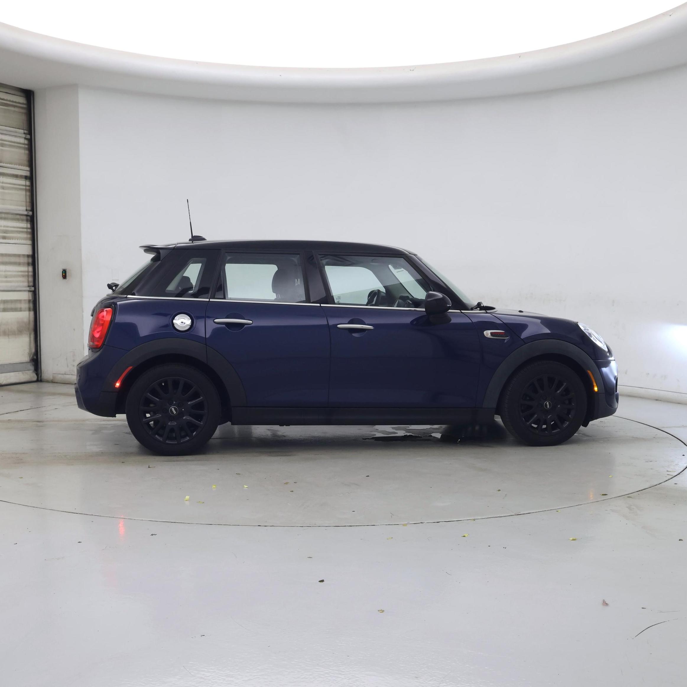 Thumbnail: 2017 MINI Cooper Hardtop - 7