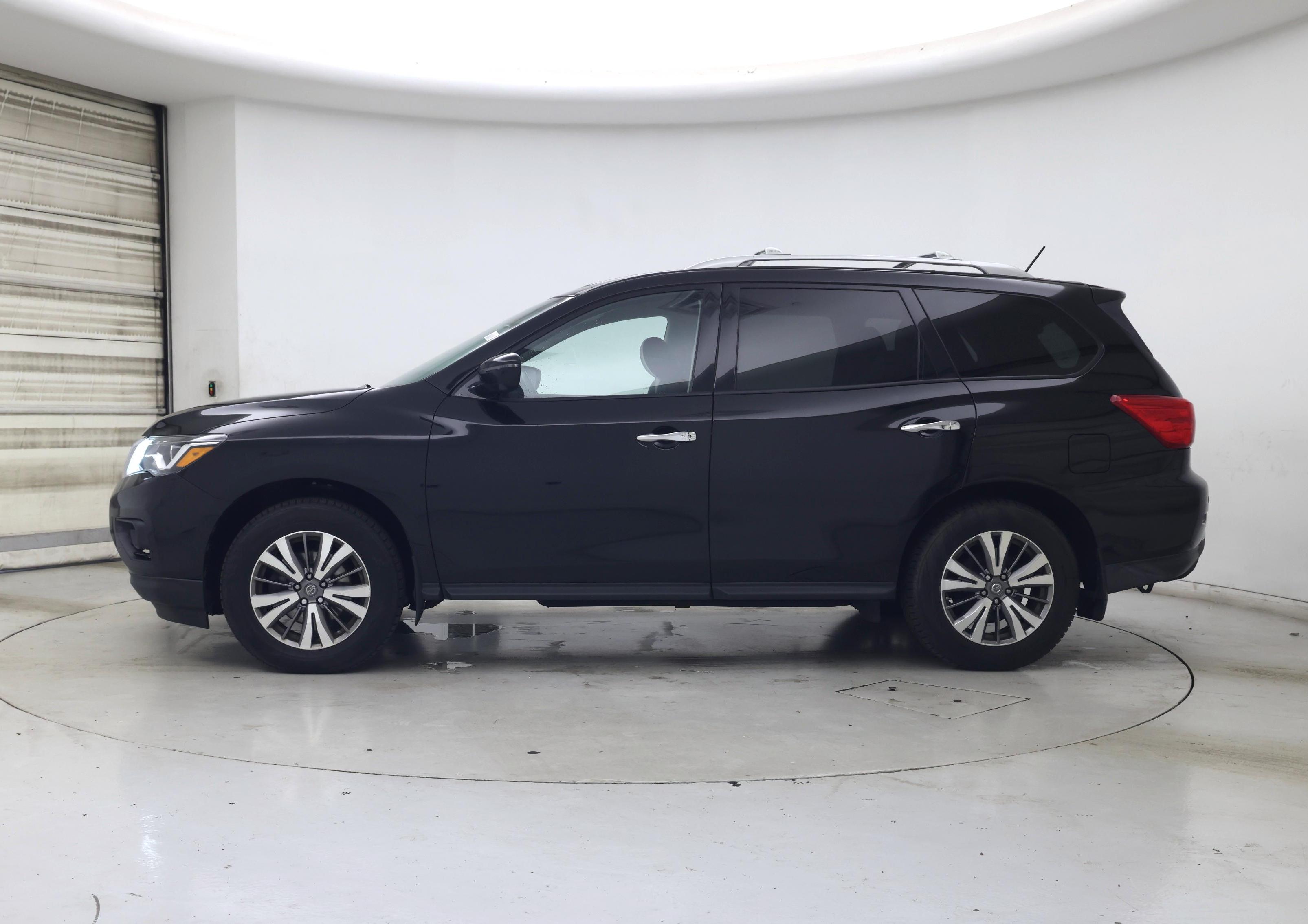 Thumbnail: 2018 Nissan Pathfinder - 3