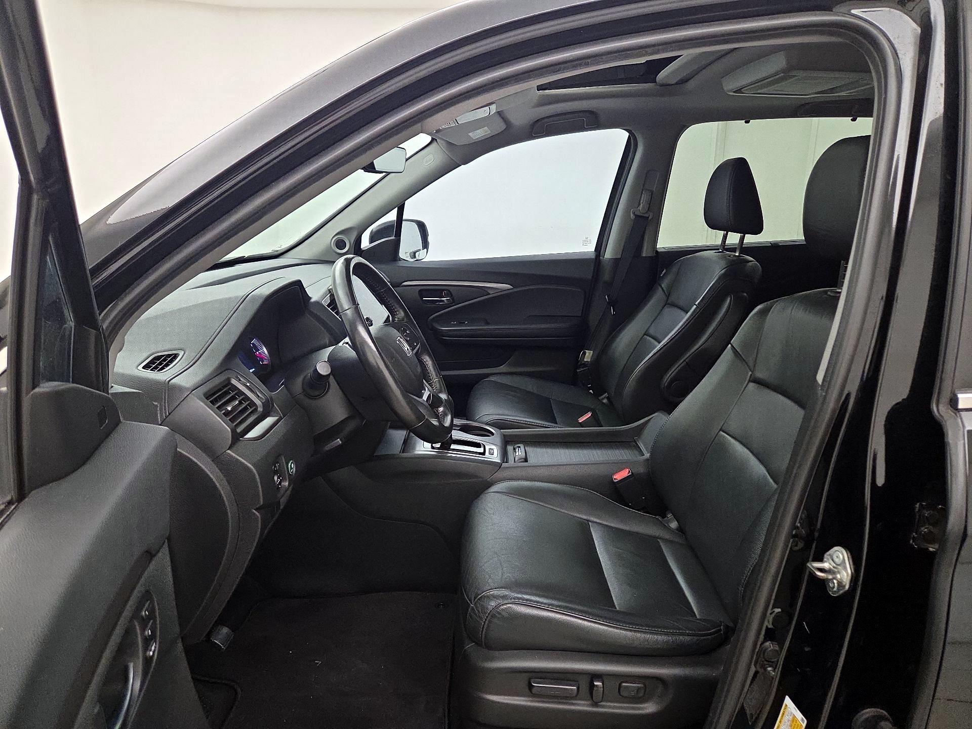 Thumbnail: 2019 Honda Pilot - 11