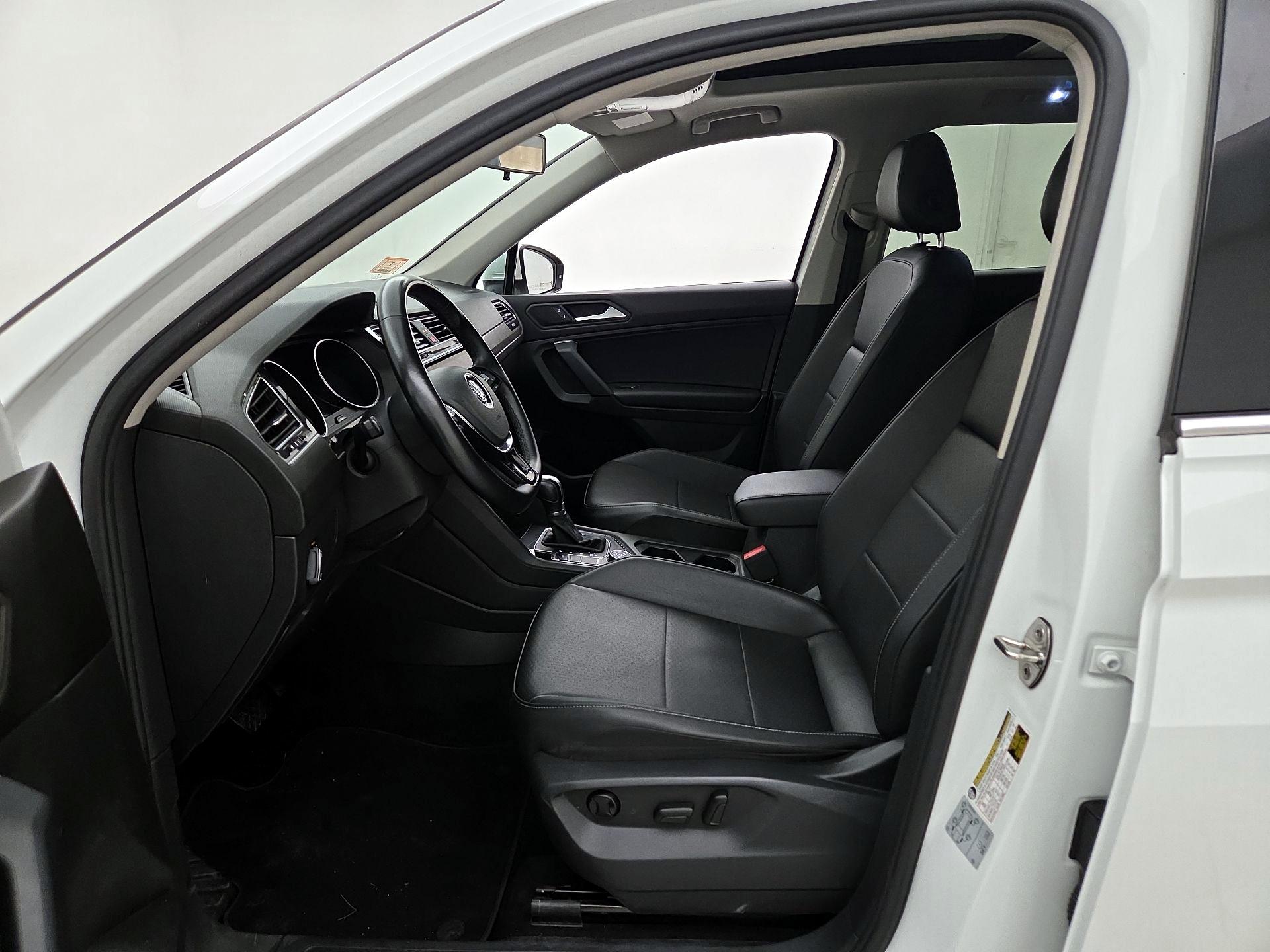 Thumbnail: 2019 Volkswagen Tiguan - 11