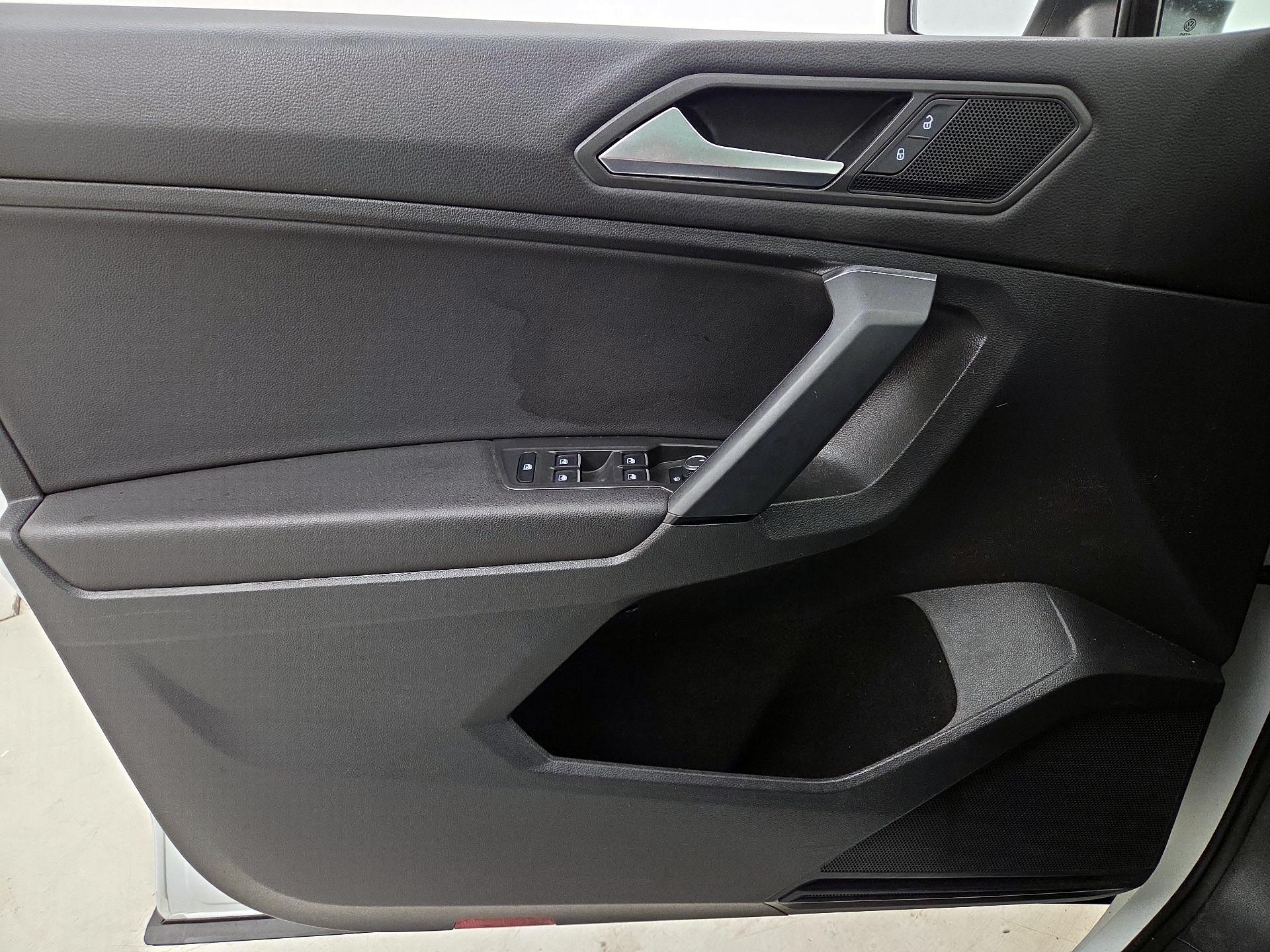 Thumbnail: 2019 Volkswagen Tiguan - 12