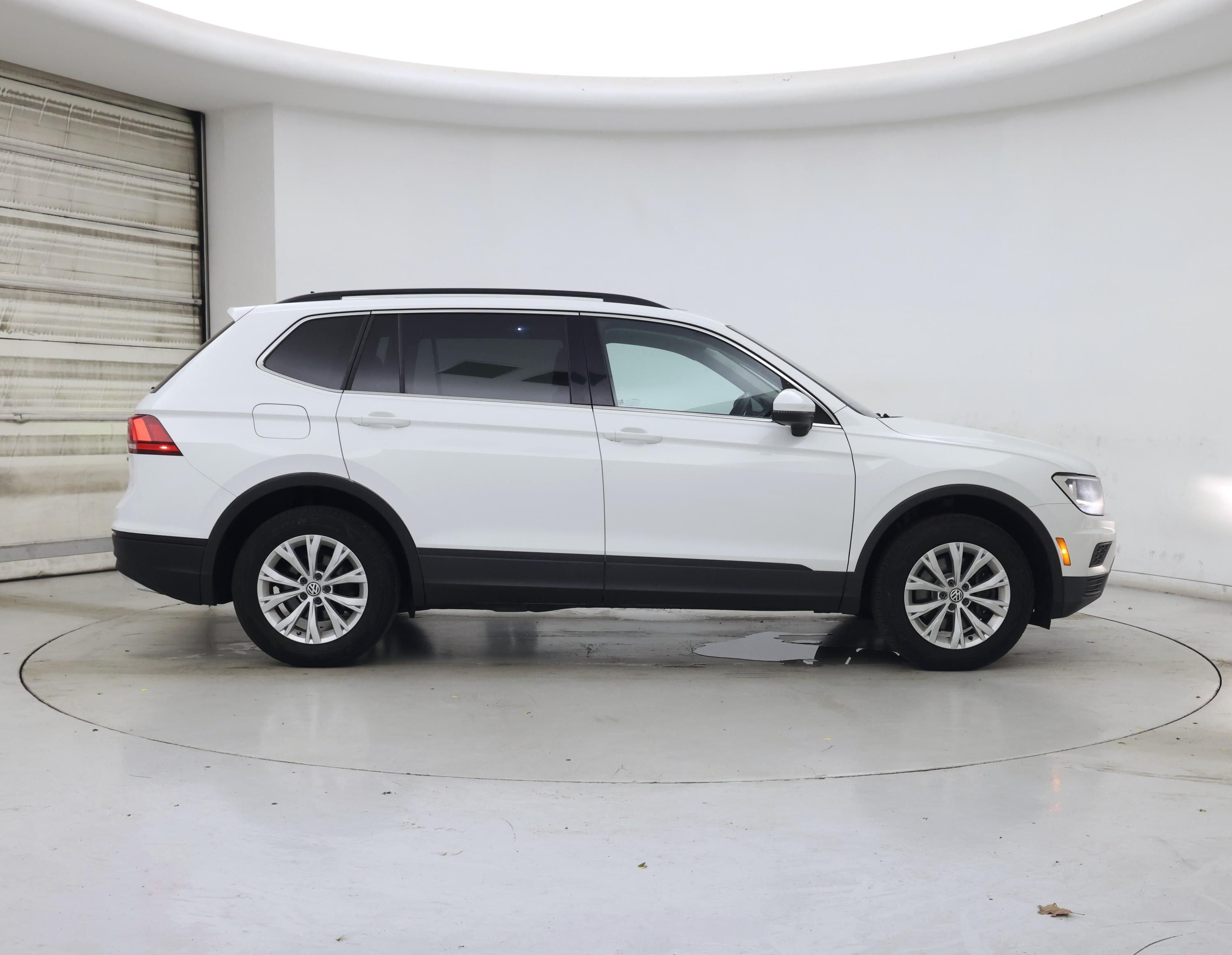 Thumbnail: 2019 Volkswagen Tiguan - 7