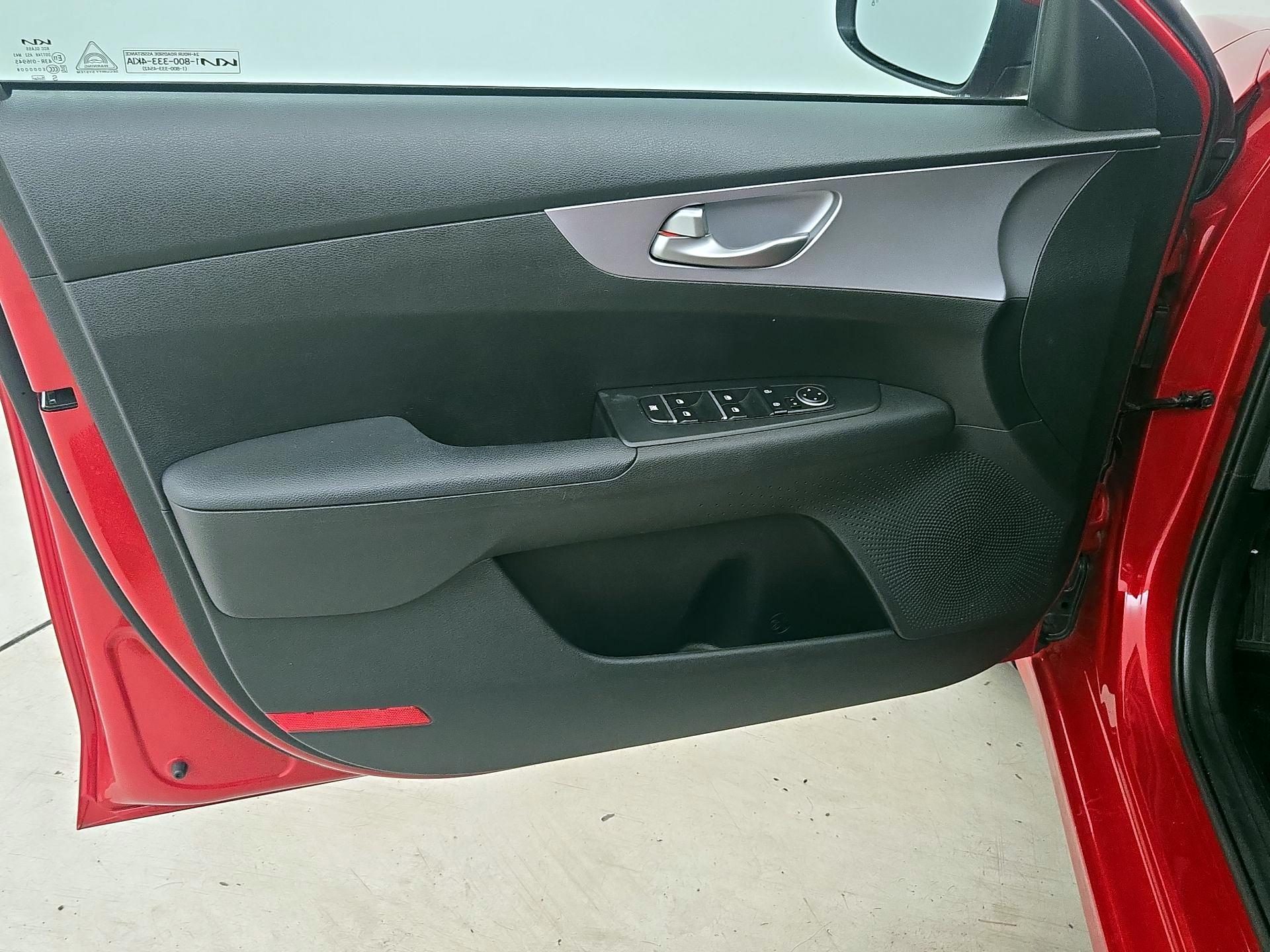 Thumbnail: 2022 Kia Forte - 12