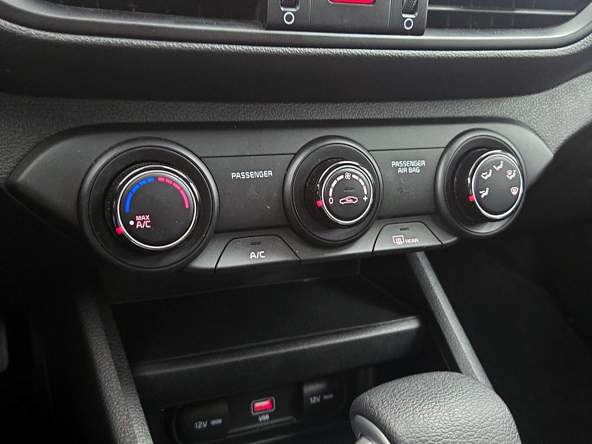 Thumbnail: 2022 Kia Forte - 17