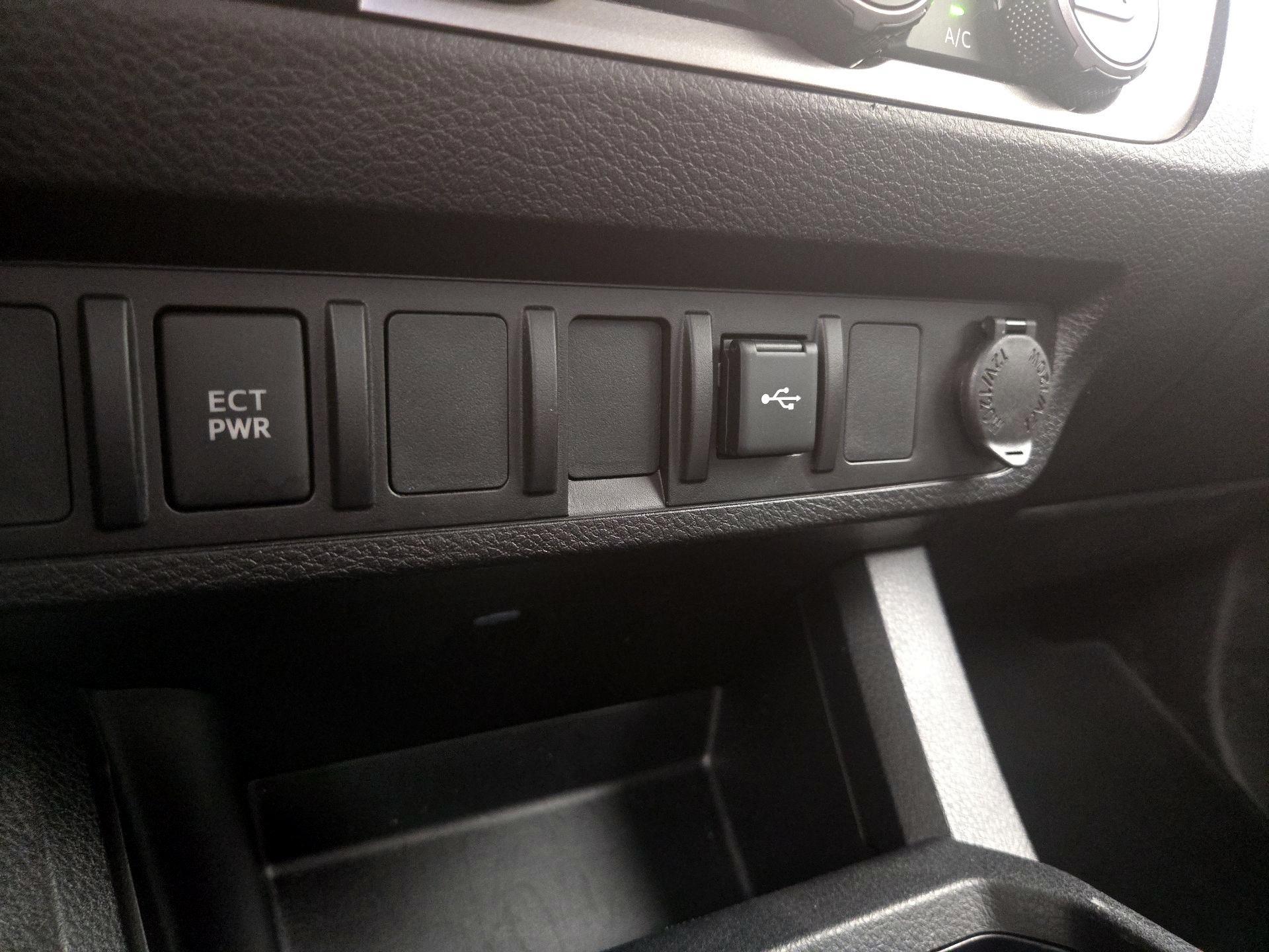 Thumbnail: 2022 Toyota Tacoma - 18