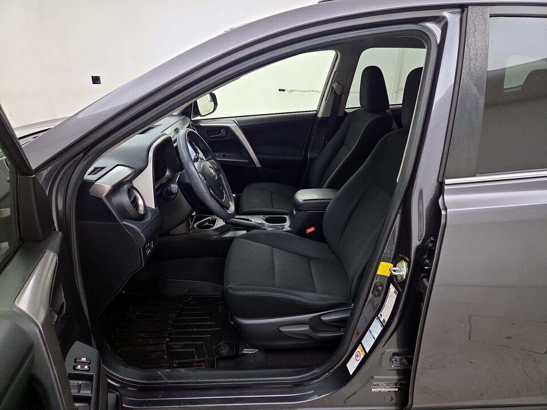 Thumbnail: 2016 Toyota RAV4 - 11