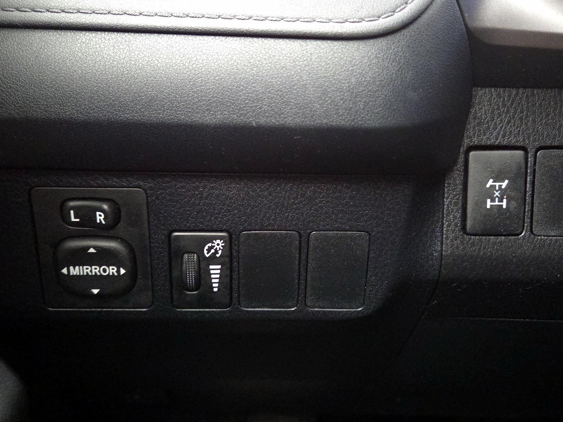 Thumbnail: 2016 Toyota RAV4 - 13