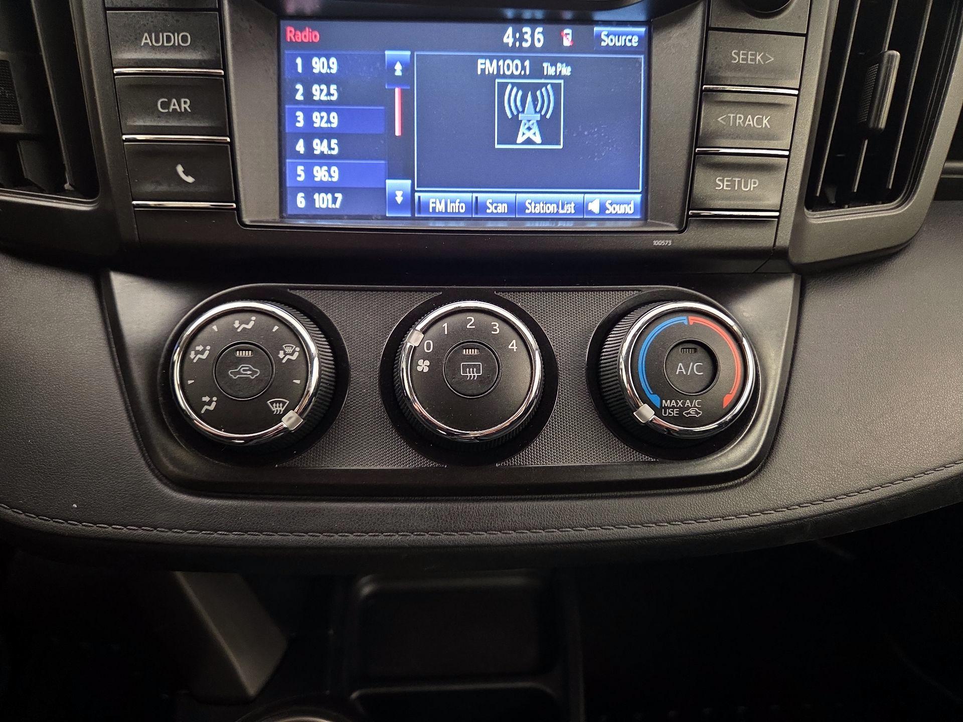 Thumbnail: 2016 Toyota RAV4 - 16