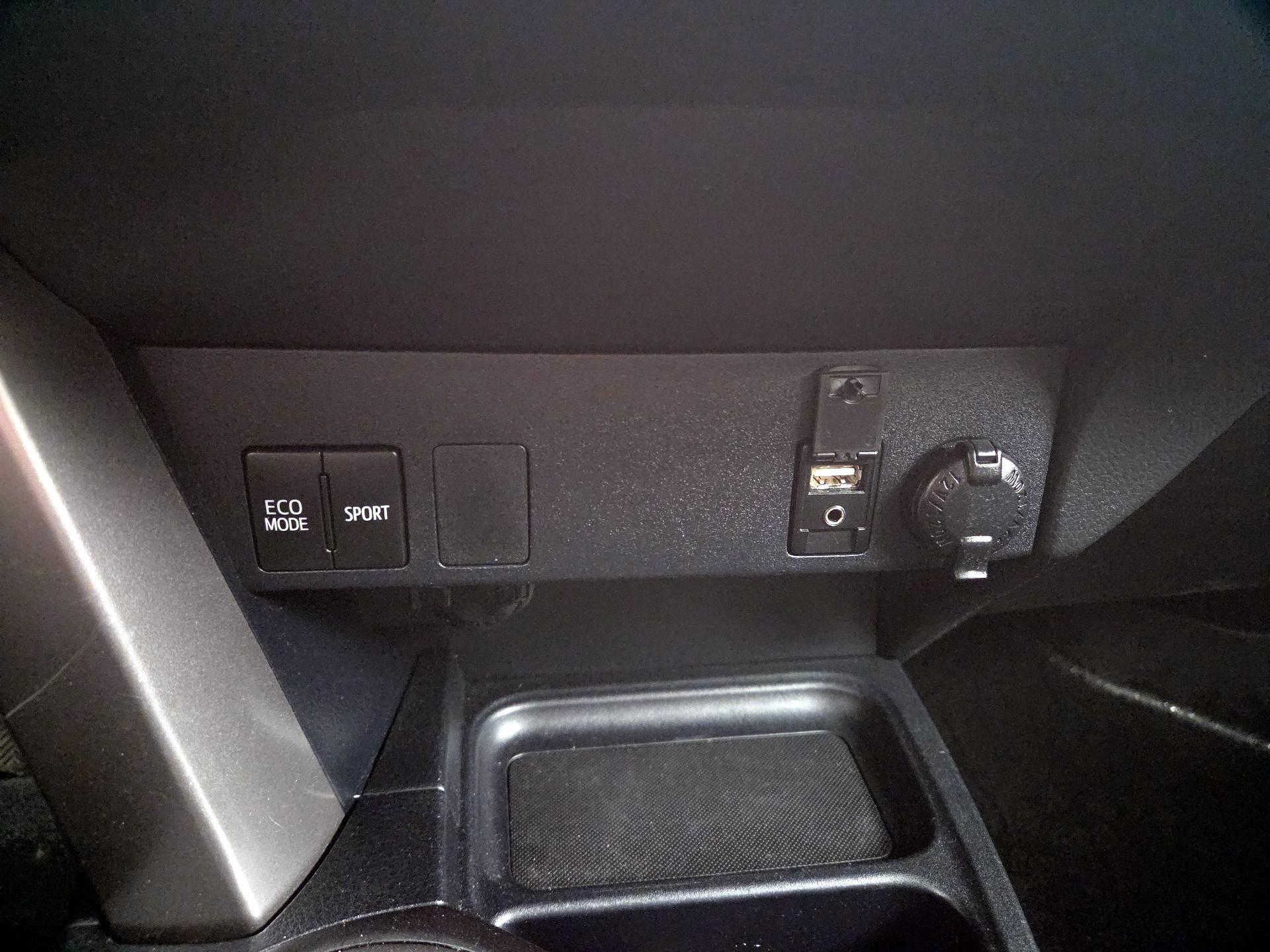 Thumbnail: 2016 Toyota RAV4 - 18