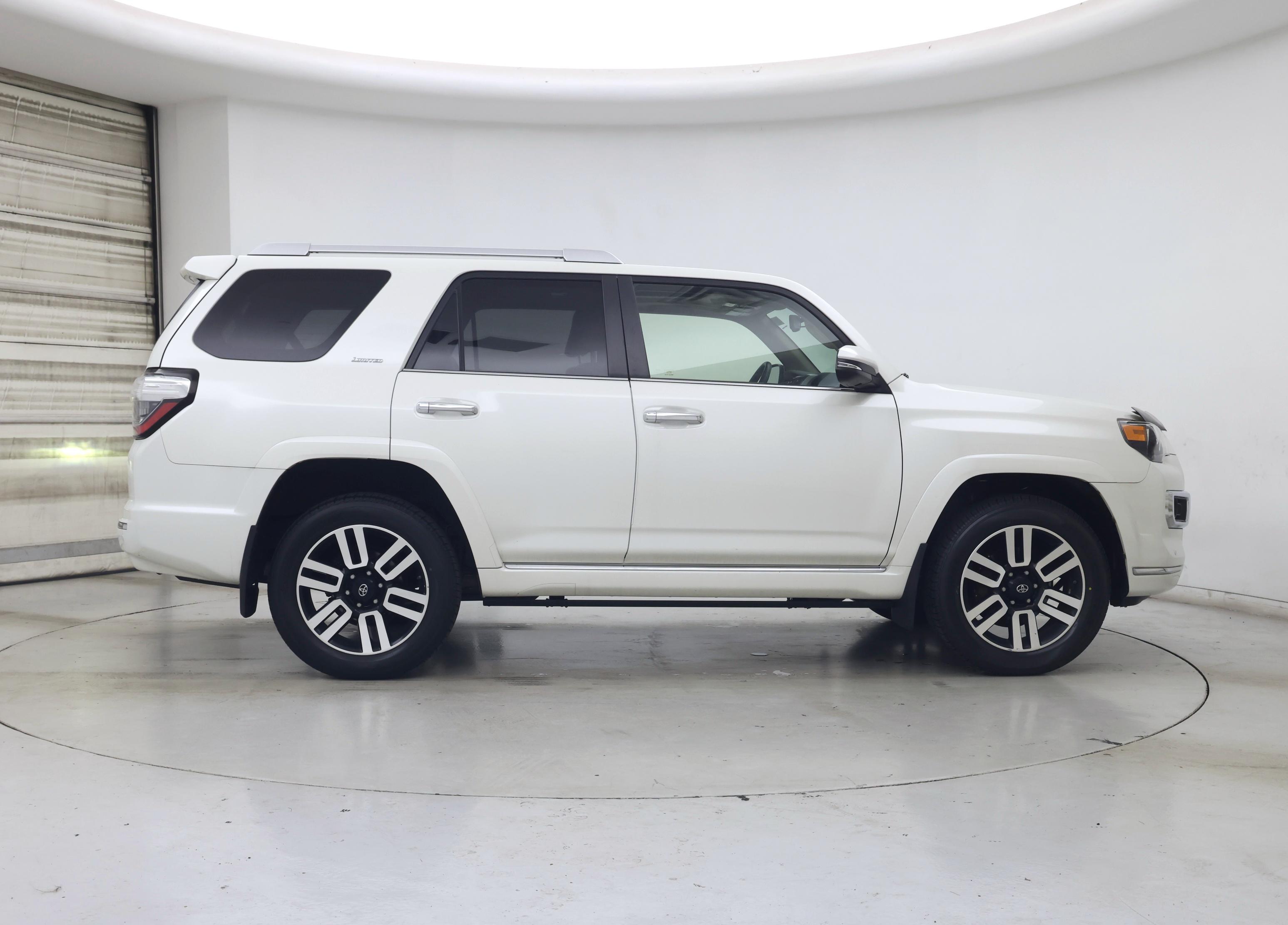 Thumbnail: 2017 Toyota 4Runner - 7
