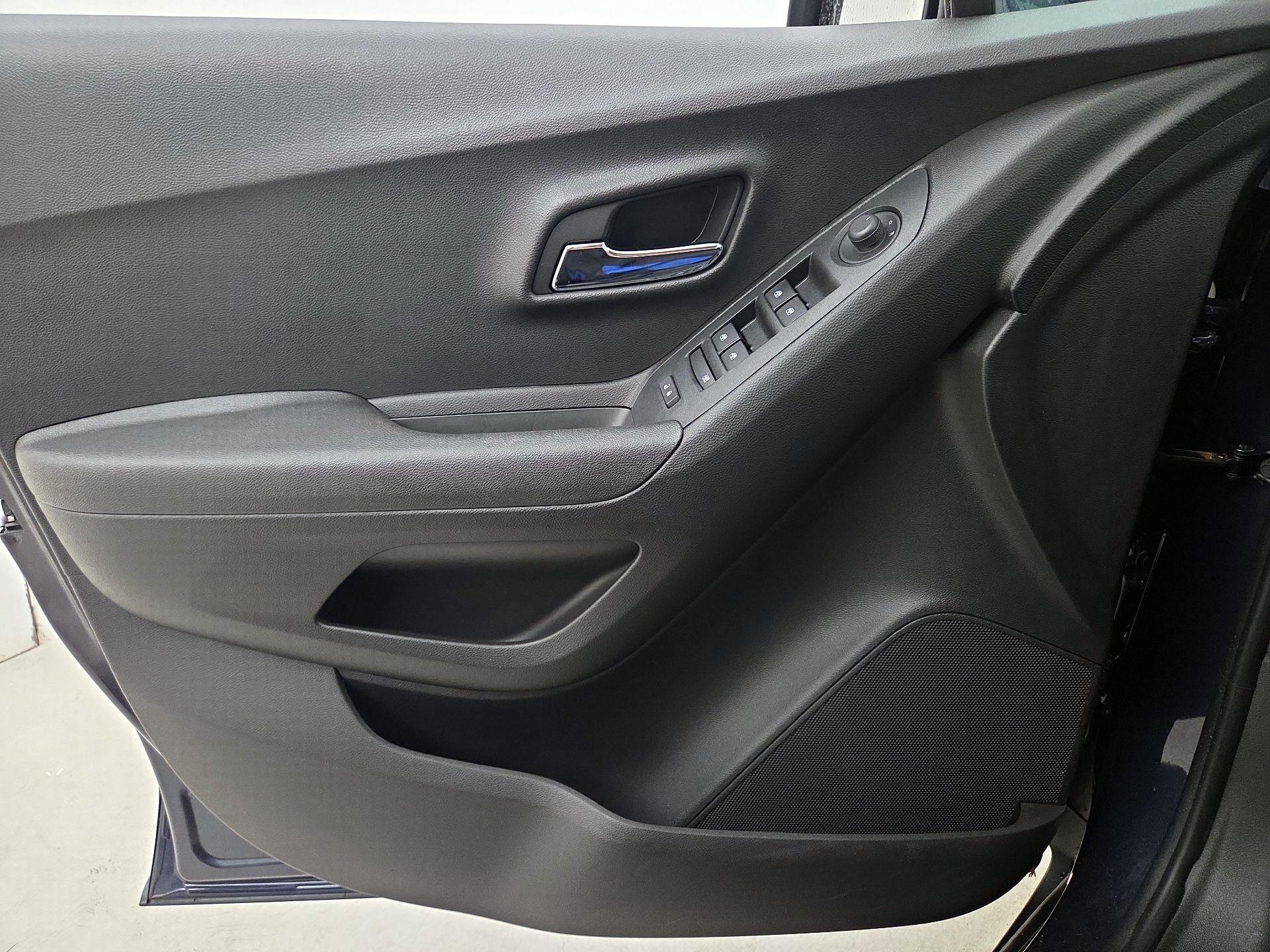 Thumbnail: 2018 Chevrolet Trax - 12