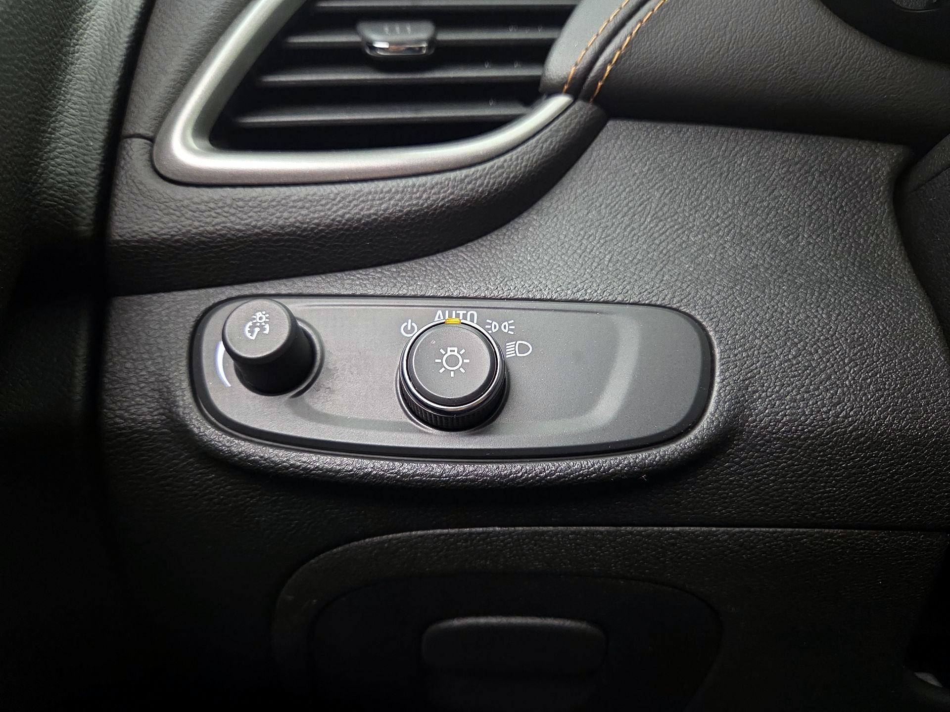 Thumbnail: 2018 Chevrolet Trax - 13